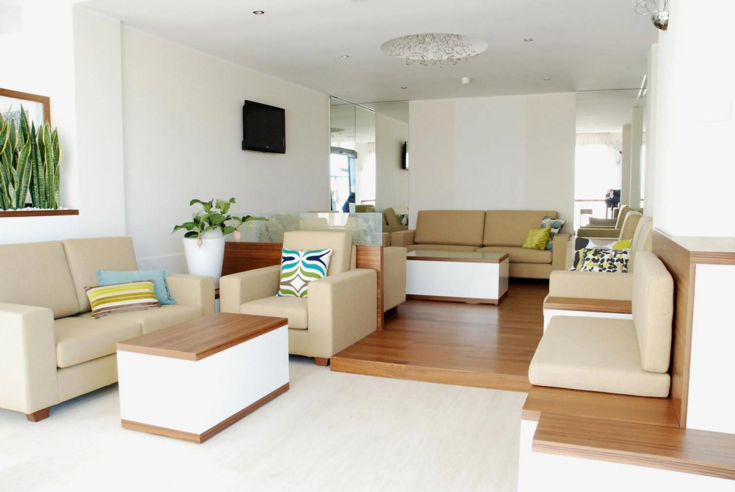 Communal lounge/ TV room in Hotel Baya - in centro, sul mare