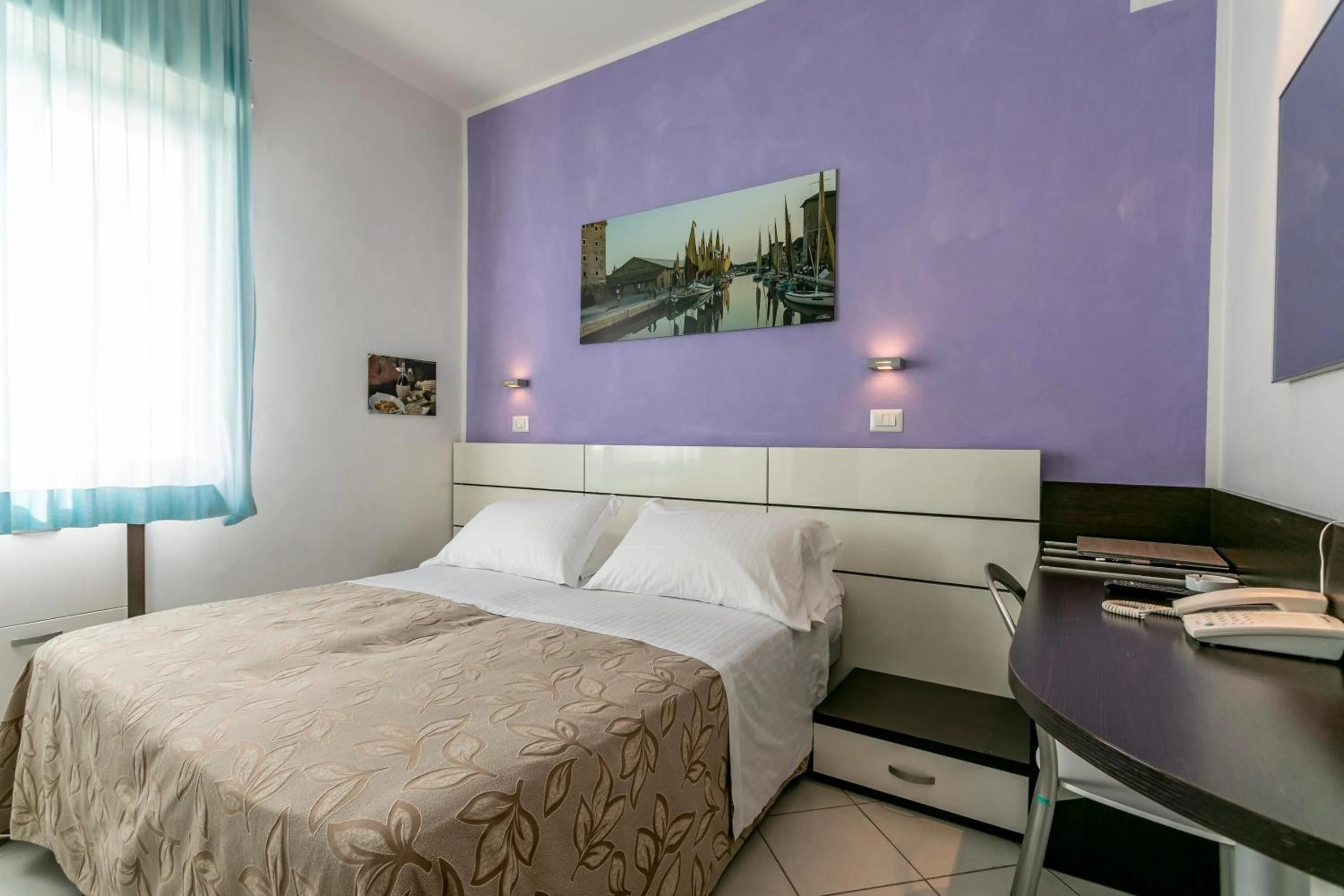 Bed in Hotel Baya - in centro, sul mare