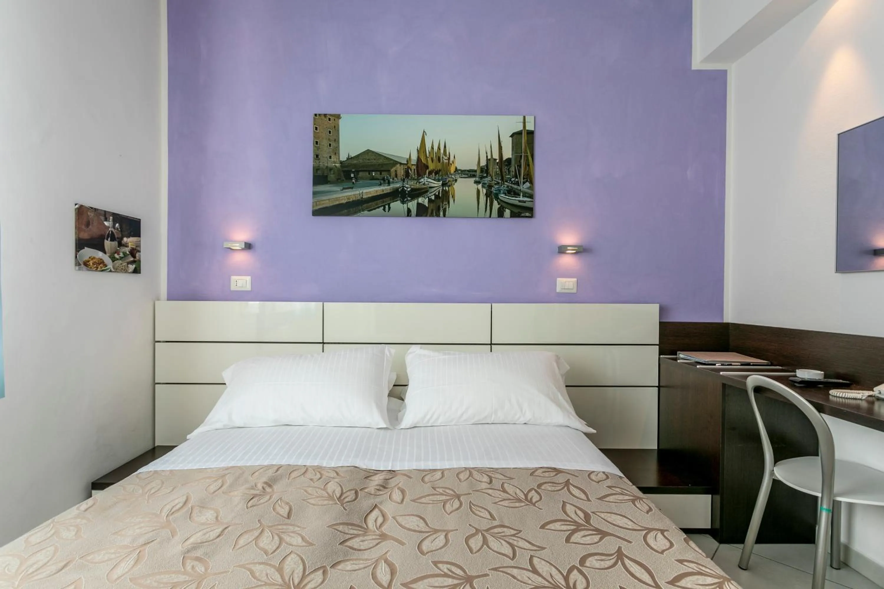 Bed in Hotel Baya - in centro, sul mare