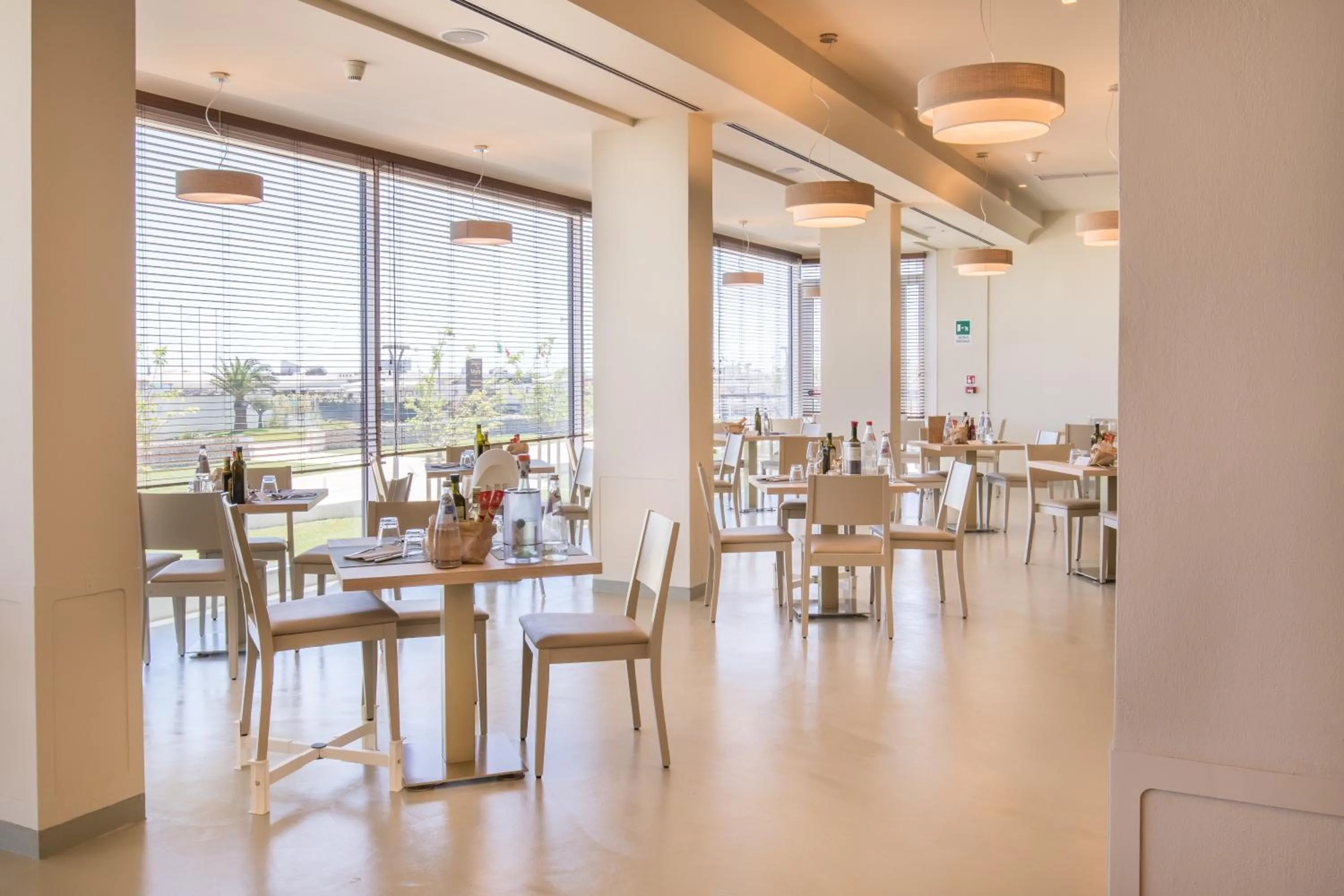 Restaurant/places to eat in Hotel Baya - in centro, sul mare