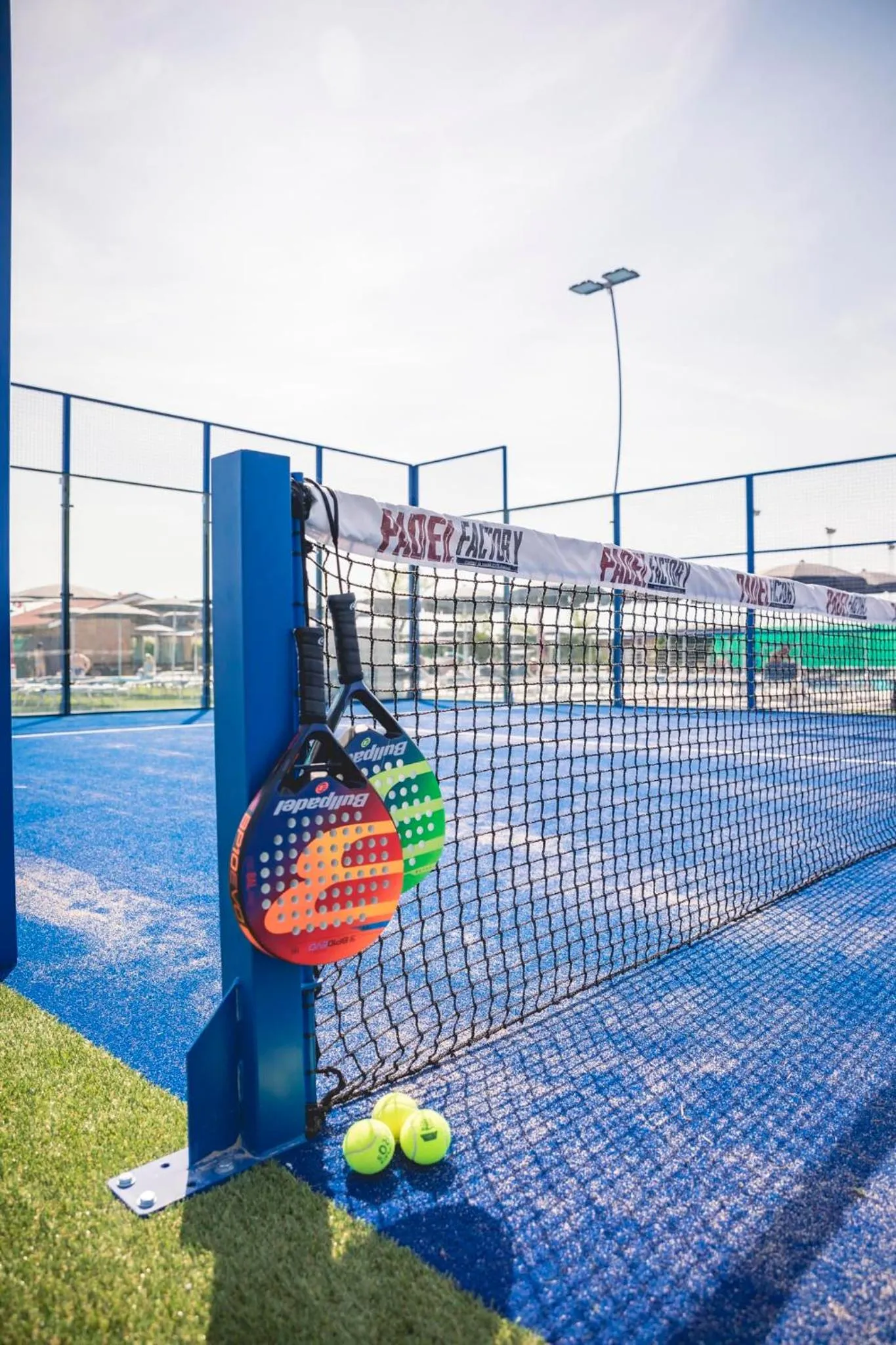 Tennis court in Hotel Baya - in centro, sul mare