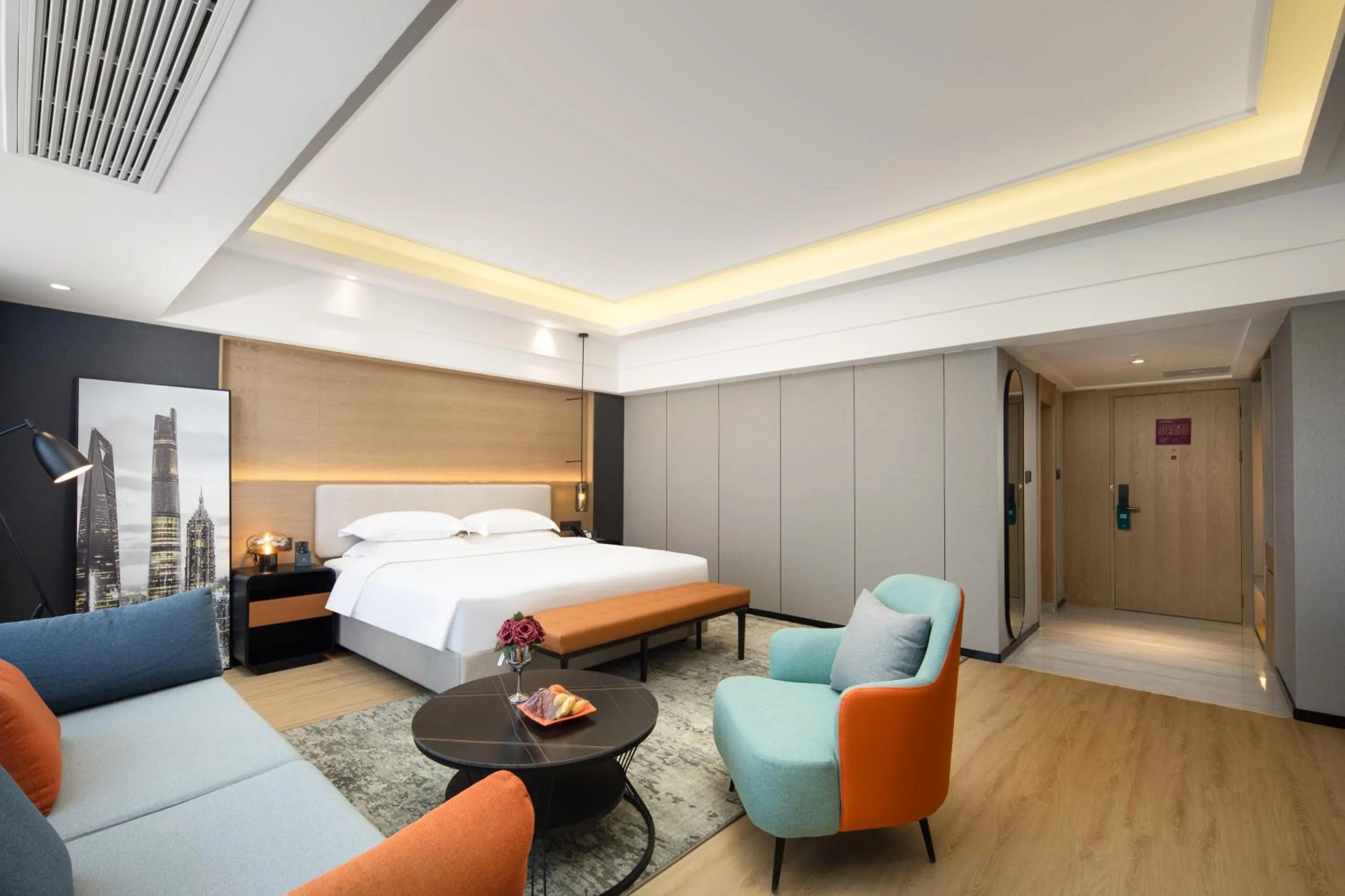 Photo of the whole room in La Quinta by Wyndham Qionghai Yinhai