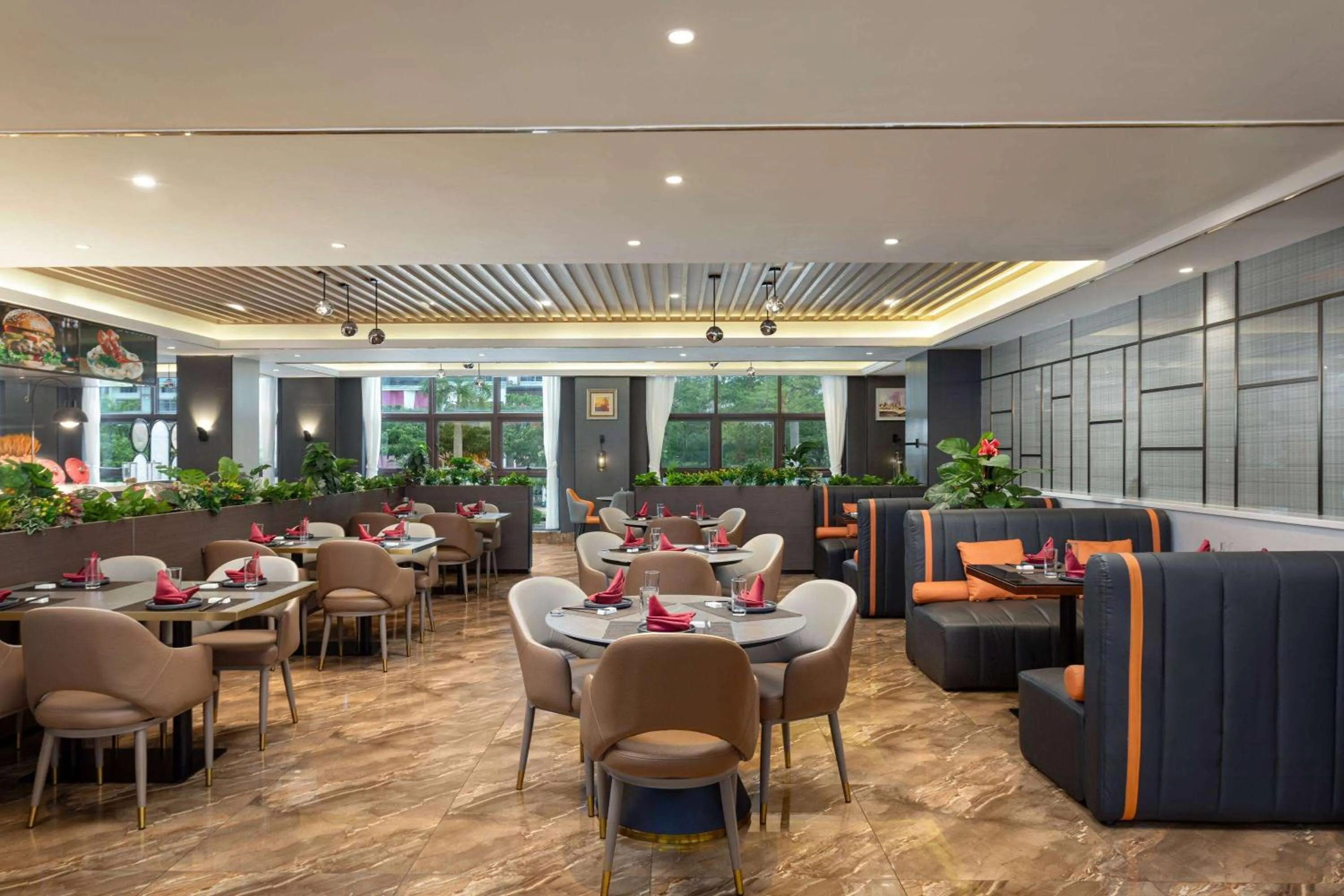 Restaurant/places to eat in La Quinta by Wyndham Qionghai Yinhai