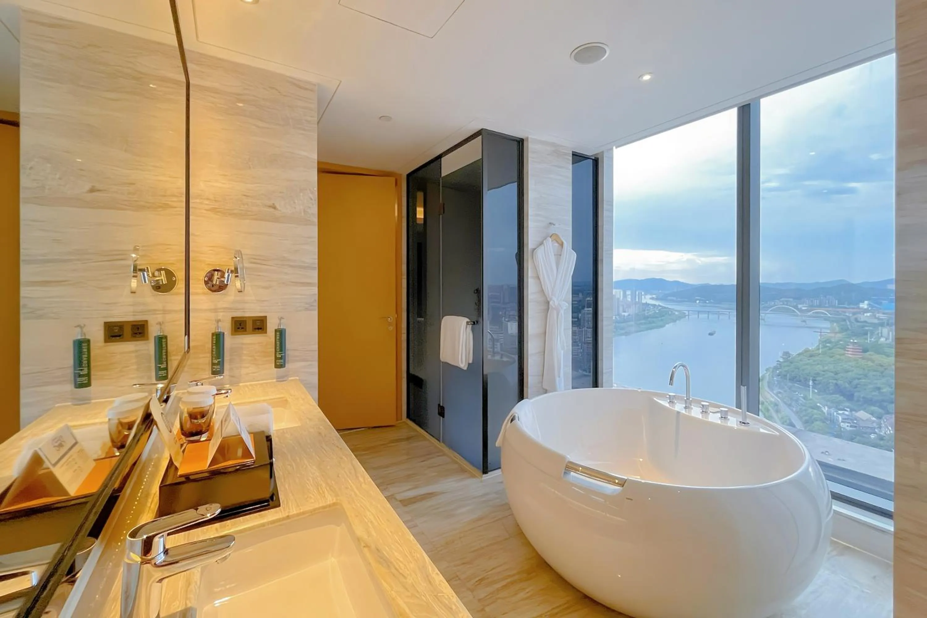 Bath in Hilton Zhuzhou