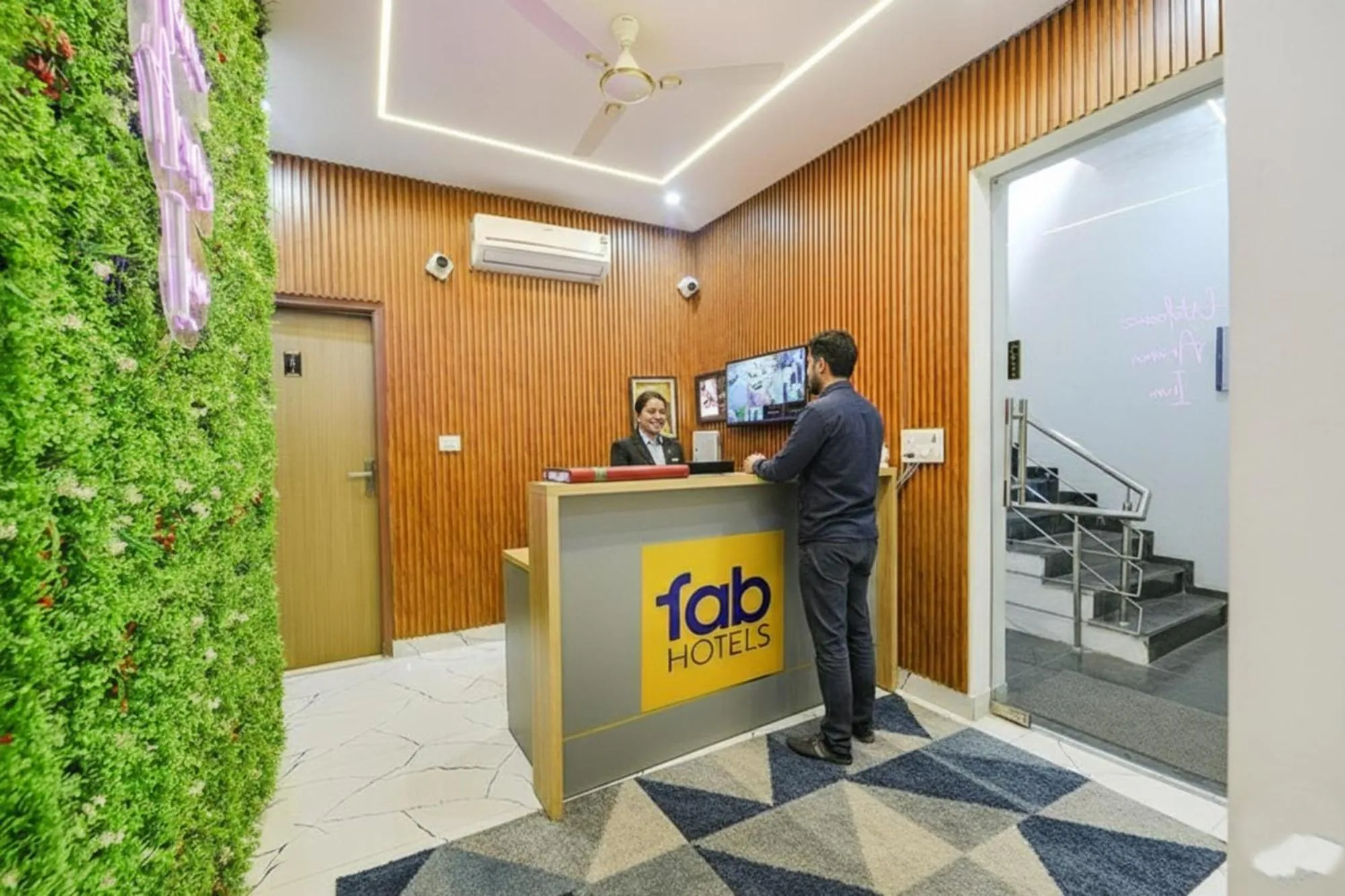 Lobby or reception in FabHotel Kavya Inn - Nr The Mall of Faridabad