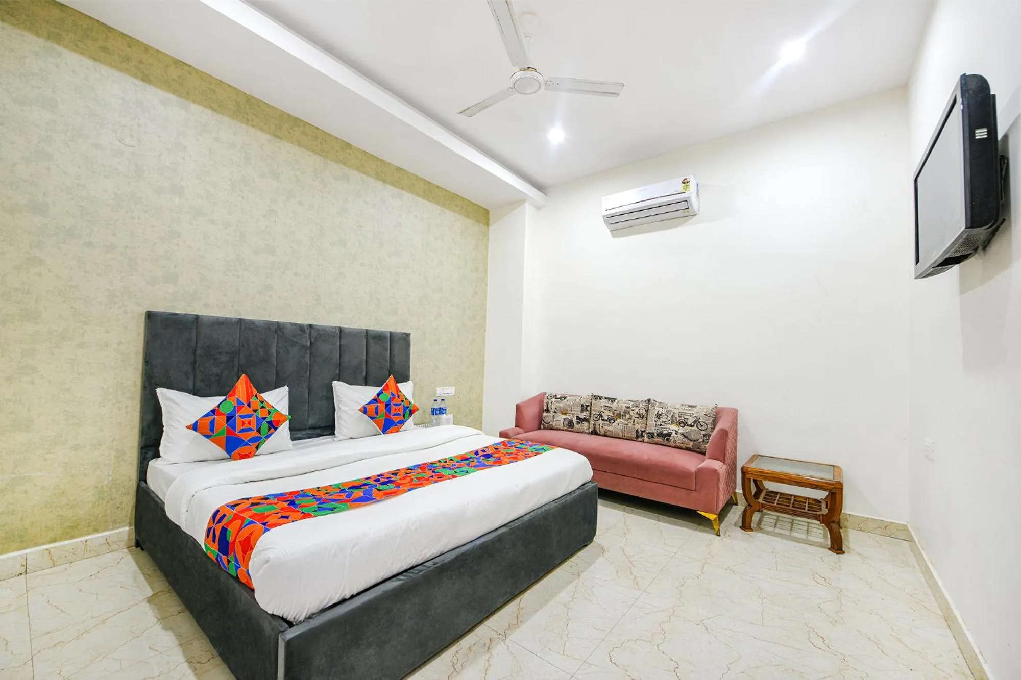 Bed in FabHotel Kavya Inn - Nr The Mall of Faridabad