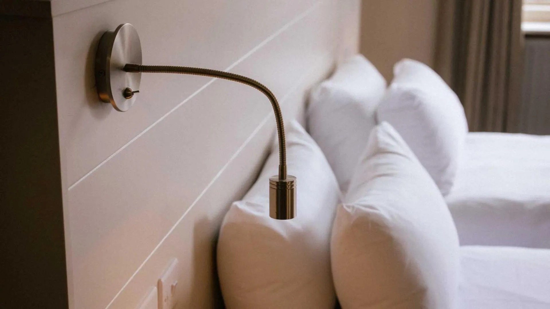 Bed in The Tarbet Hotel