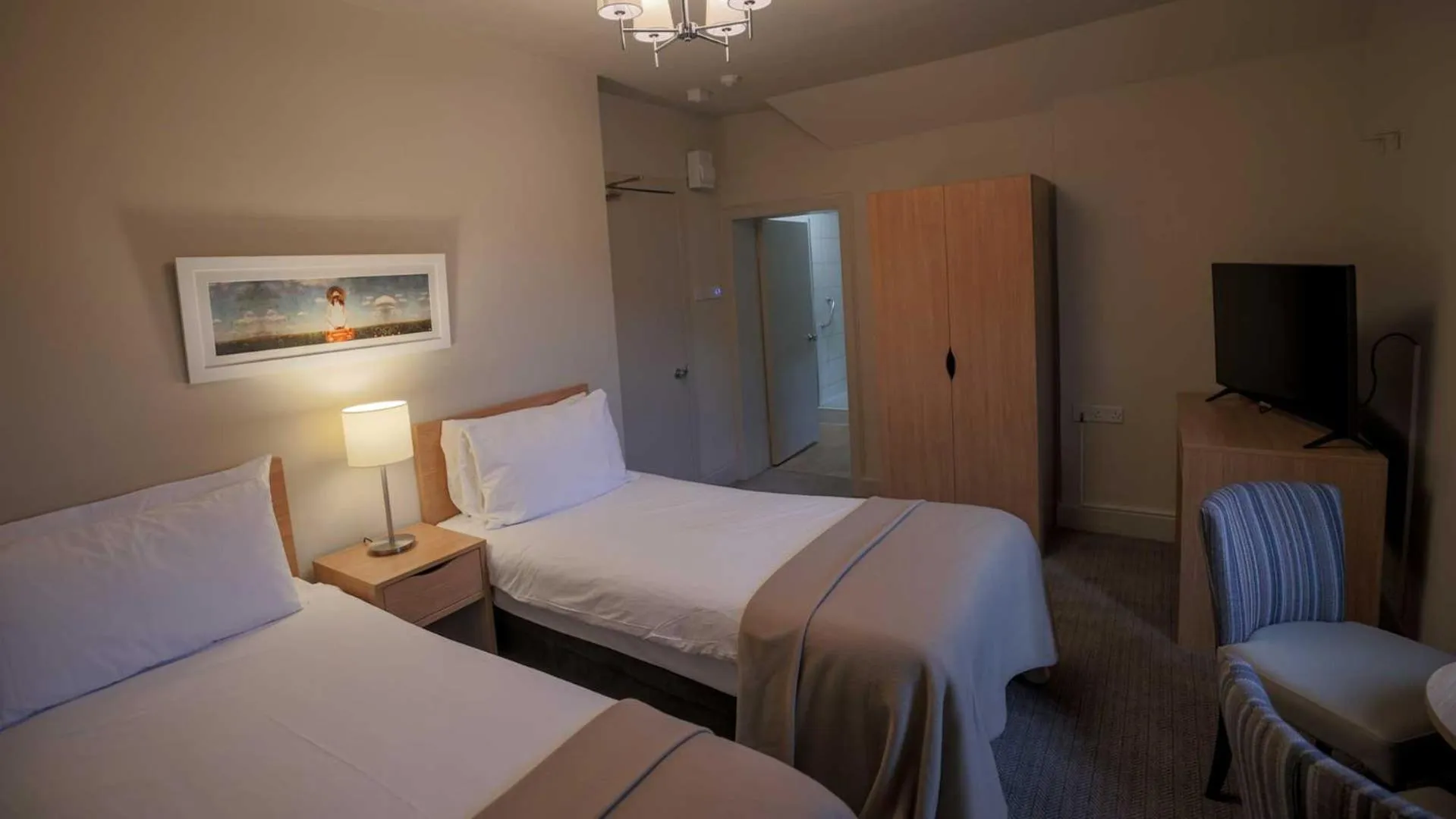 Bed in The Tarbet Hotel