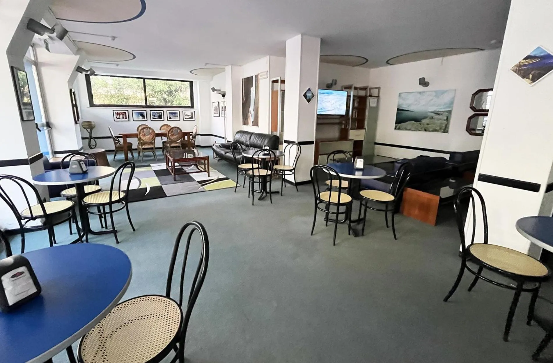 Lounge or bar in Hotel Caravan B&B