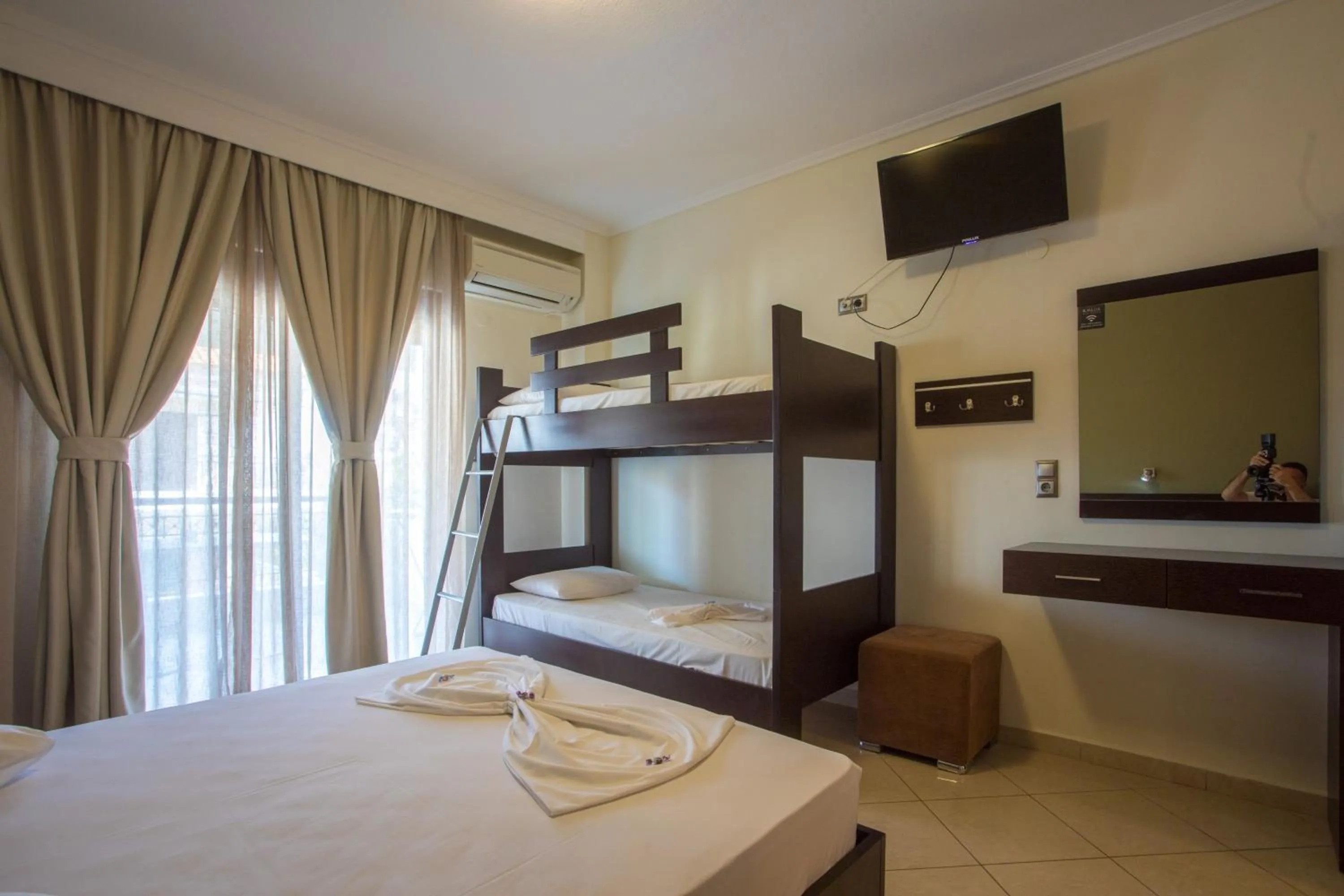 Communal lounge/ TV room, Bed in Villa Amalia Sun Beach