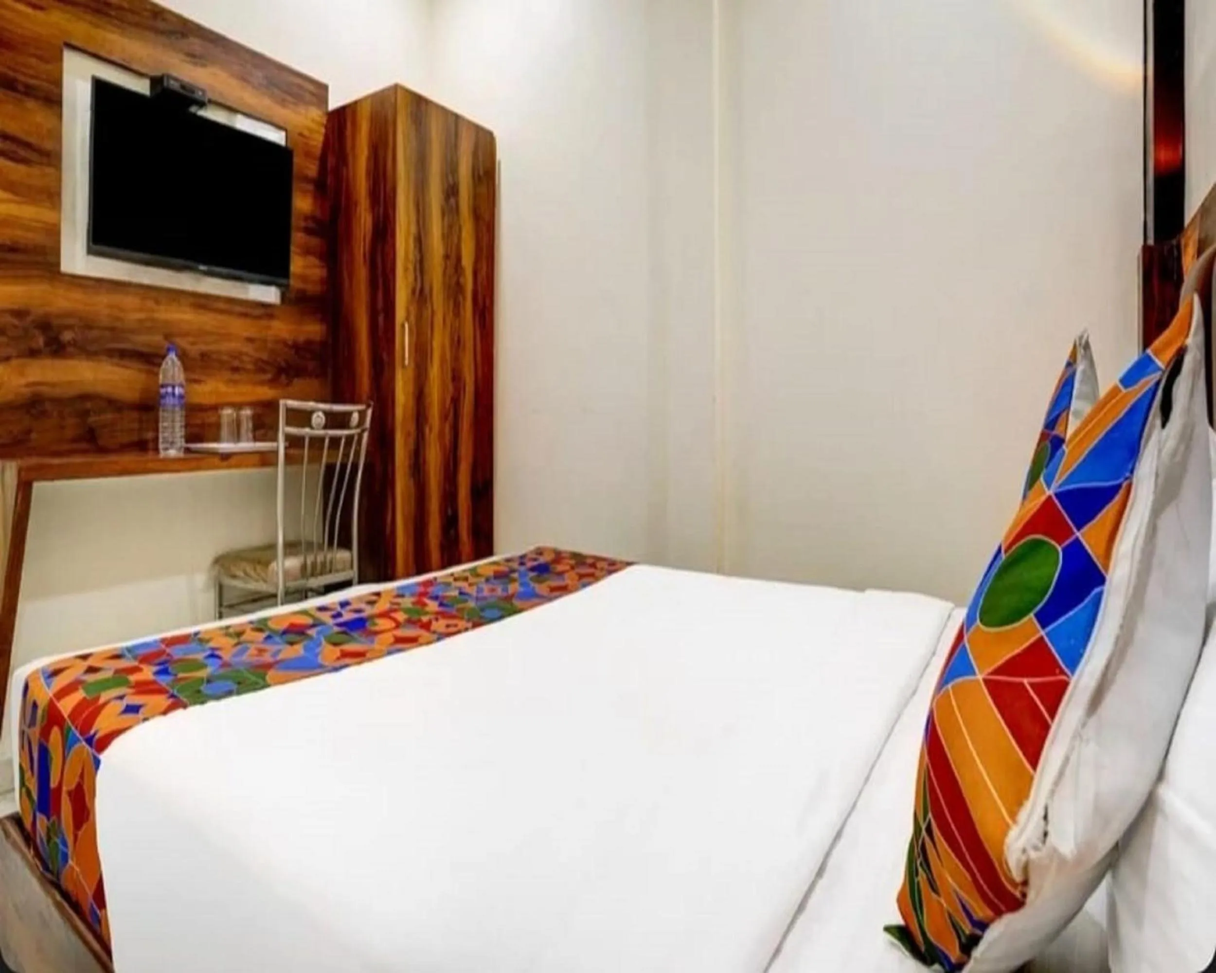 Bed in Hotel Golden Sands Inn Aslpha