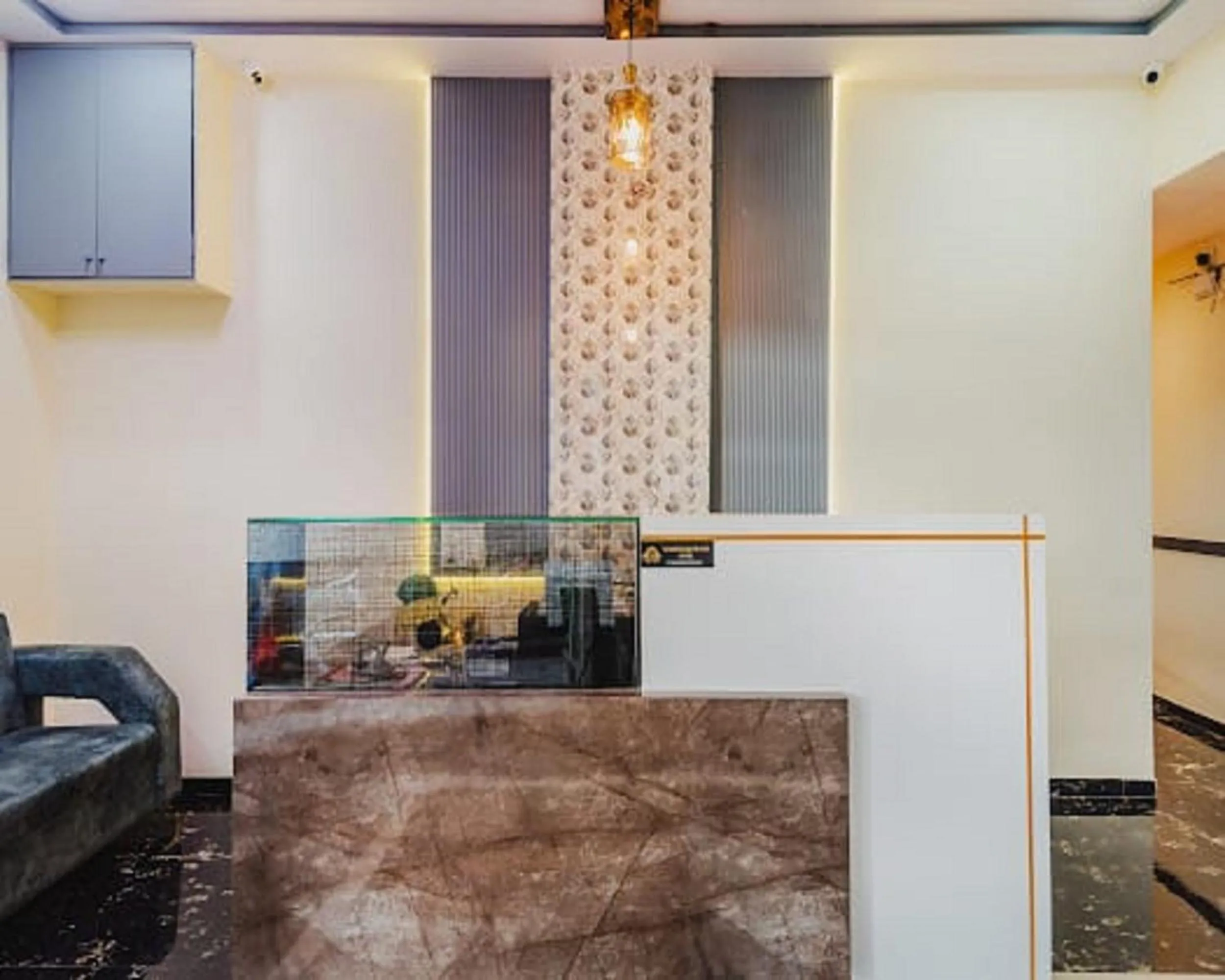 Lobby or reception in Hotel Golden Sands Inn Aslpha