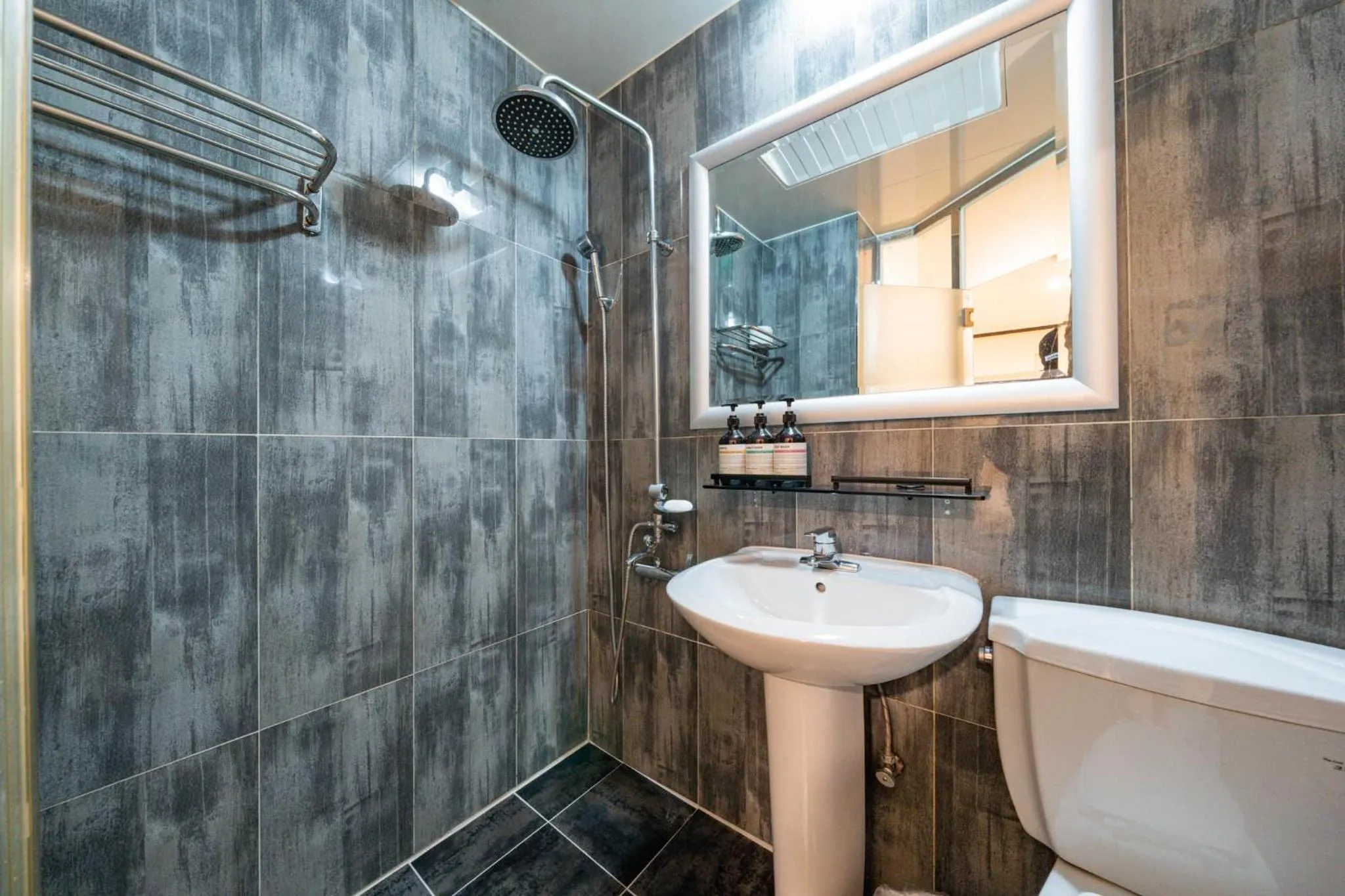 Shower in Hotel Atti