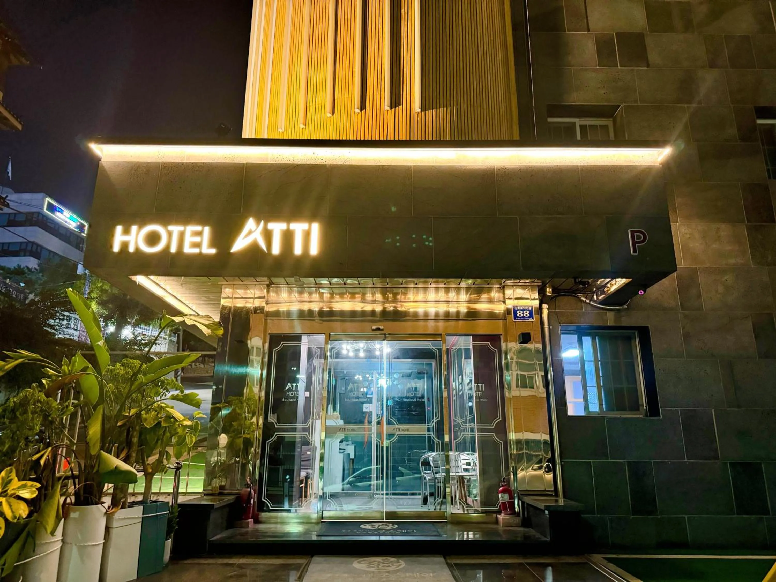 Night in Hotel Atti