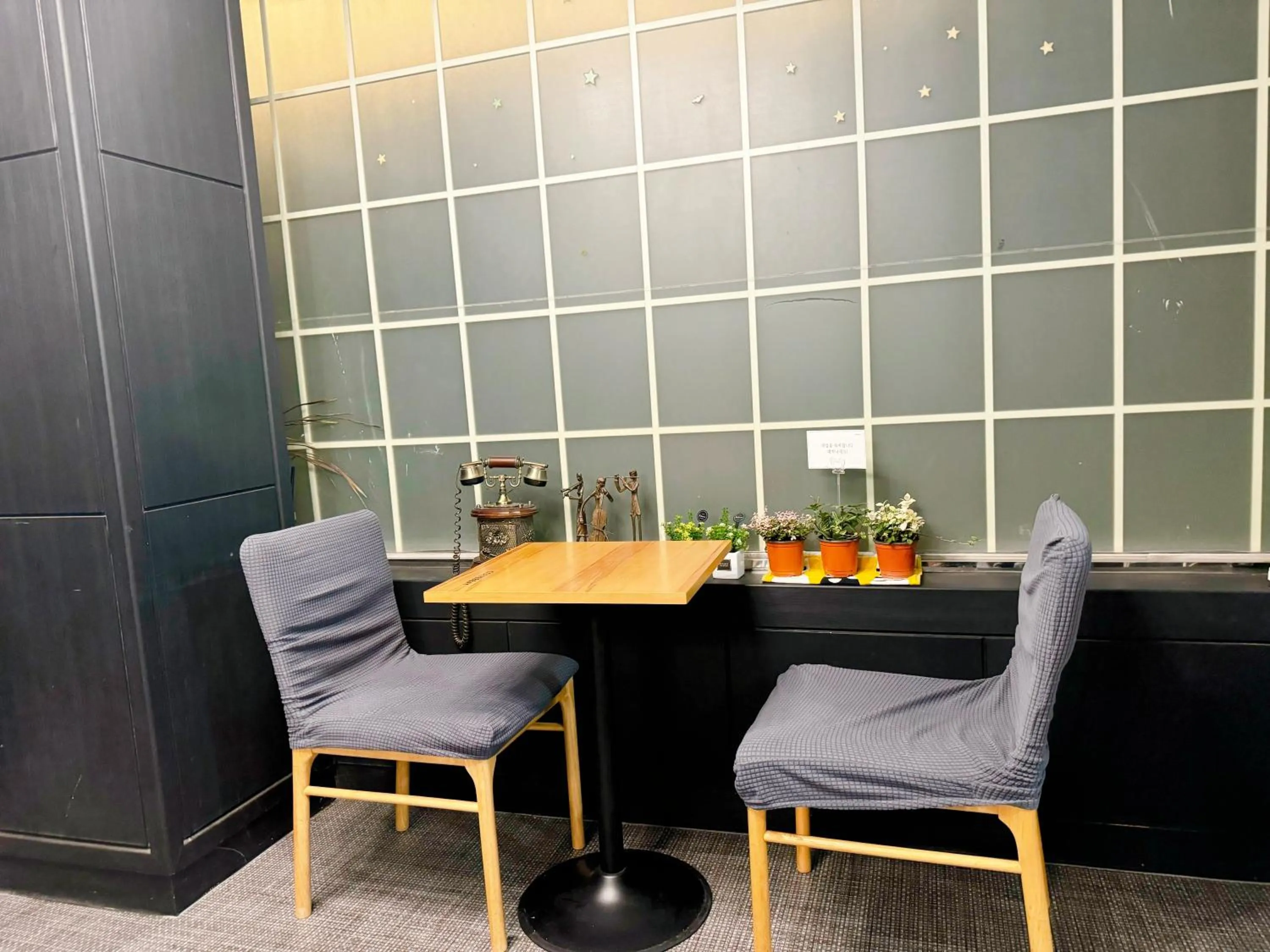 Seating area in Hotel Atti