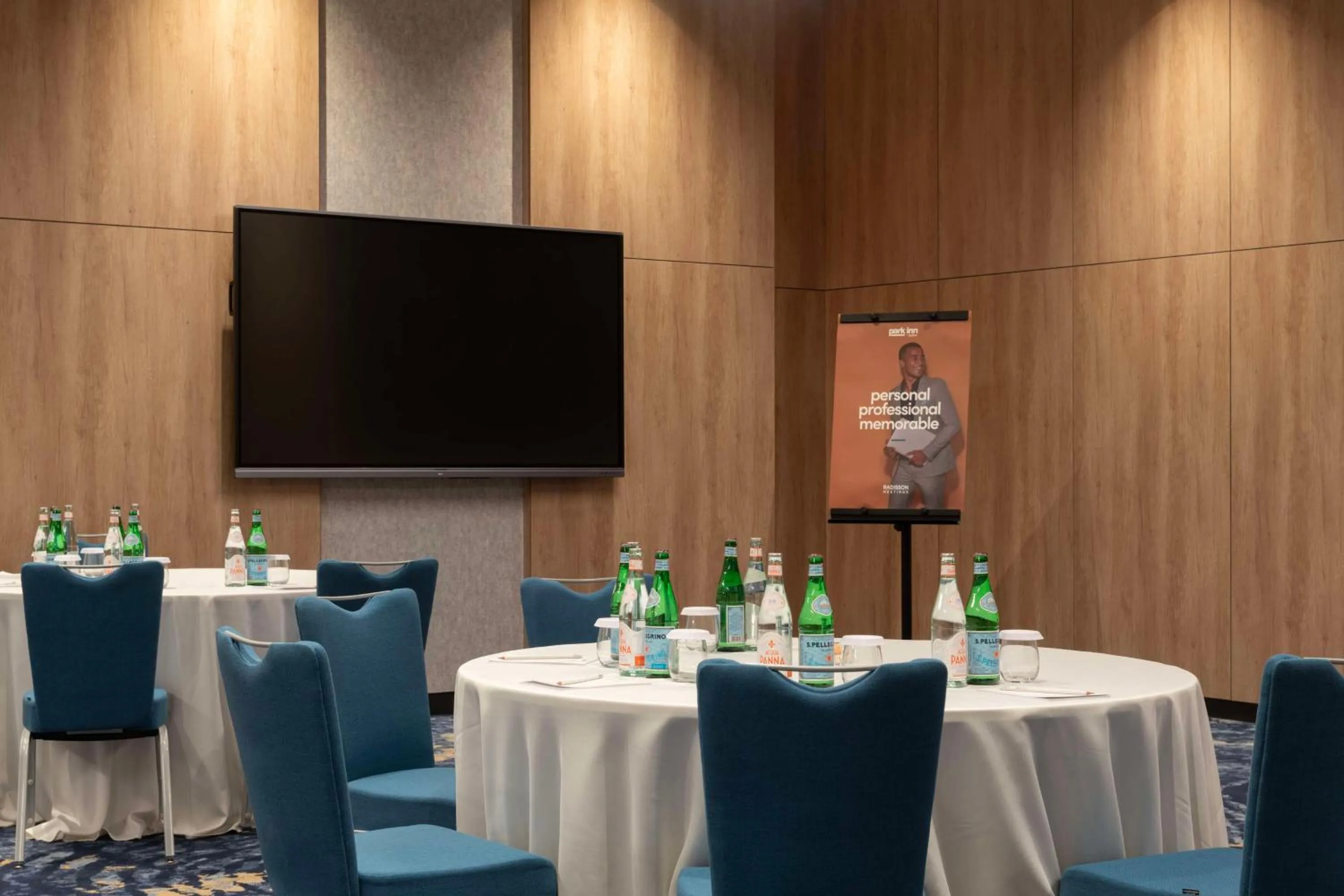 Meeting/conference room in Park Inn by Radisson Hotel & Apartments Kuwait