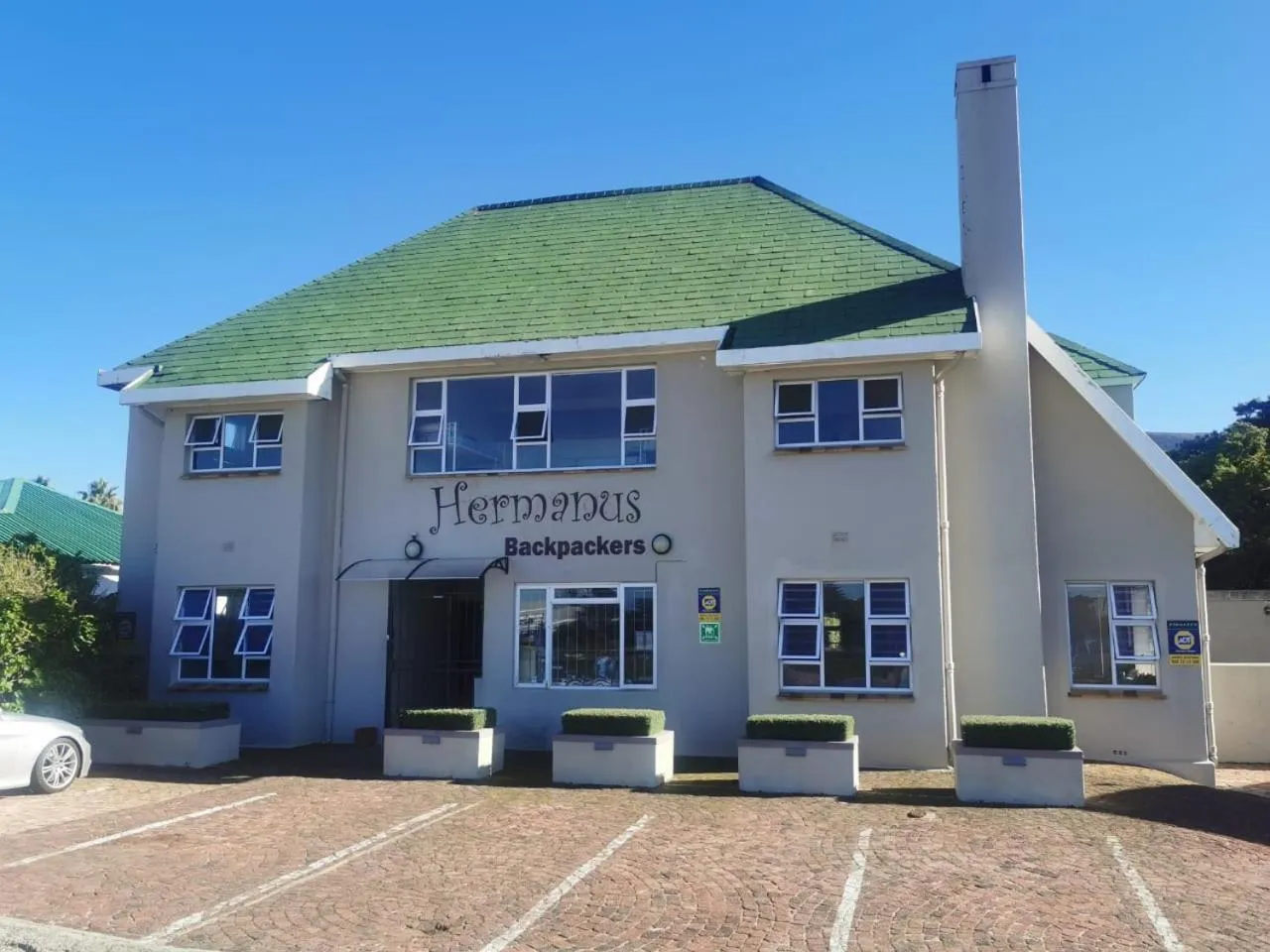 Property building in Hermanus Backpackers & Budget Accommodation