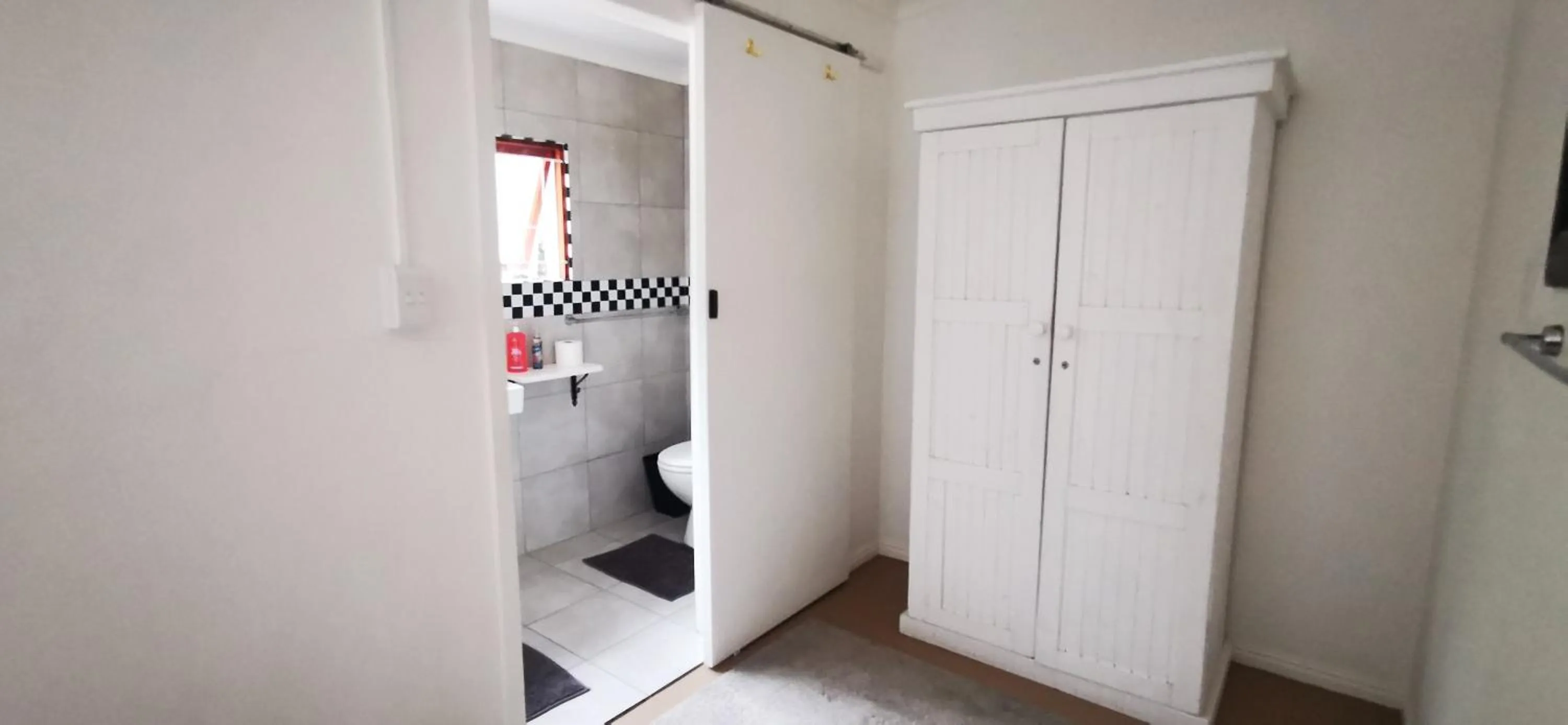 Bathroom in Hermanus Backpackers & Budget Accommodation