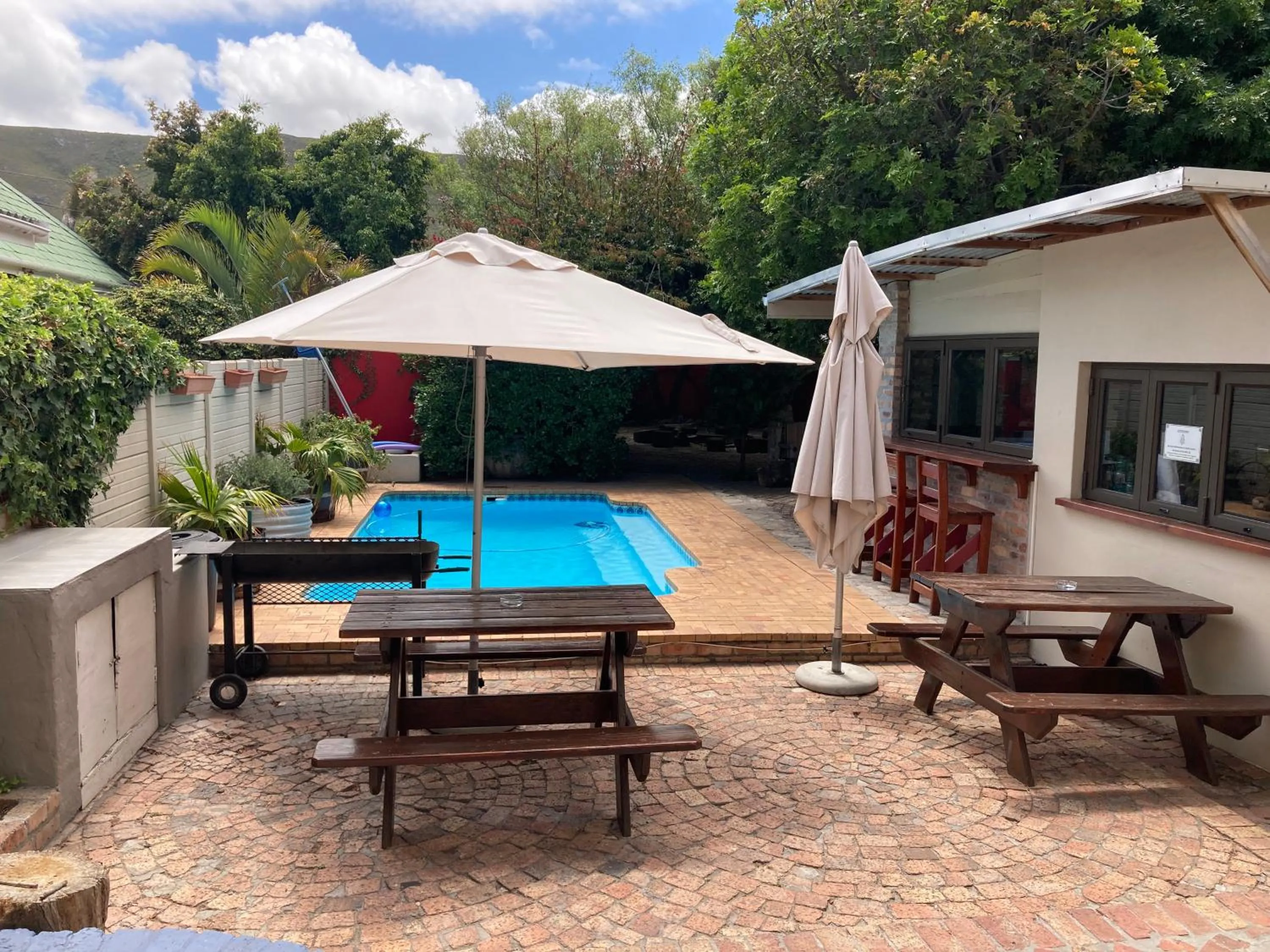 Swimming pool in Hermanus Backpackers & Budget Accommodation