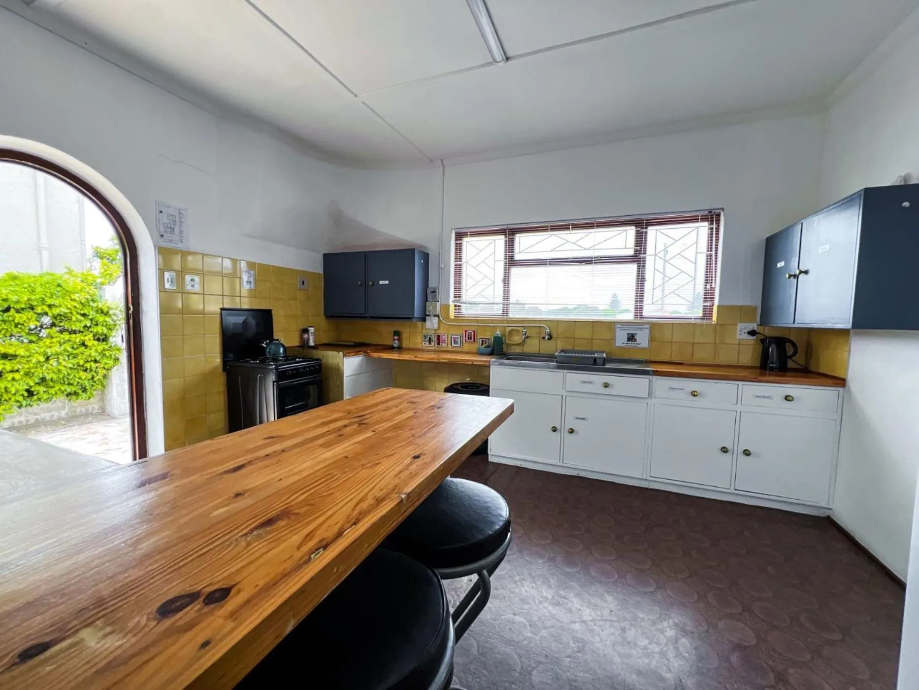 Property building in Hermanus Backpackers & Budget Accommodation