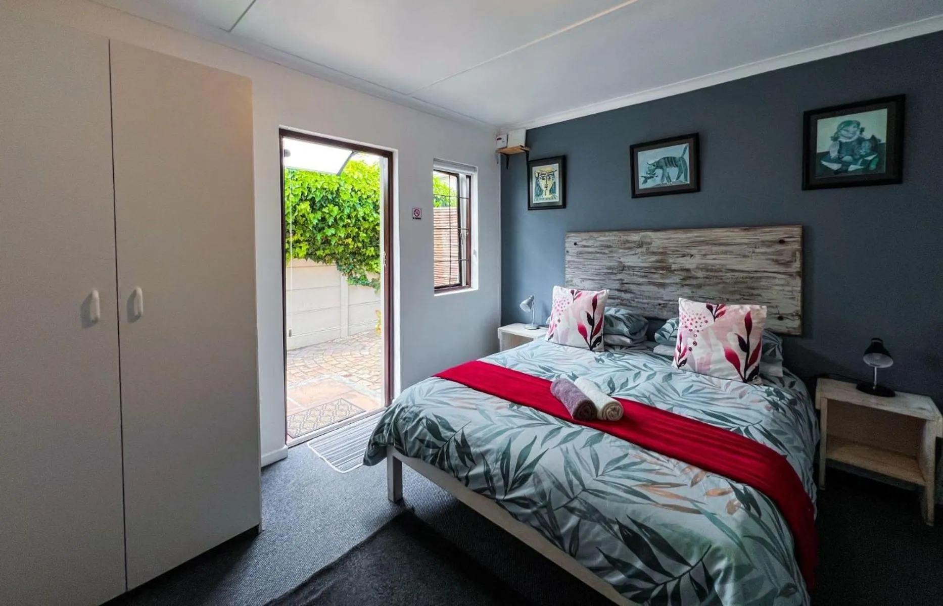 Bed in Hermanus Backpackers & Budget Accommodation