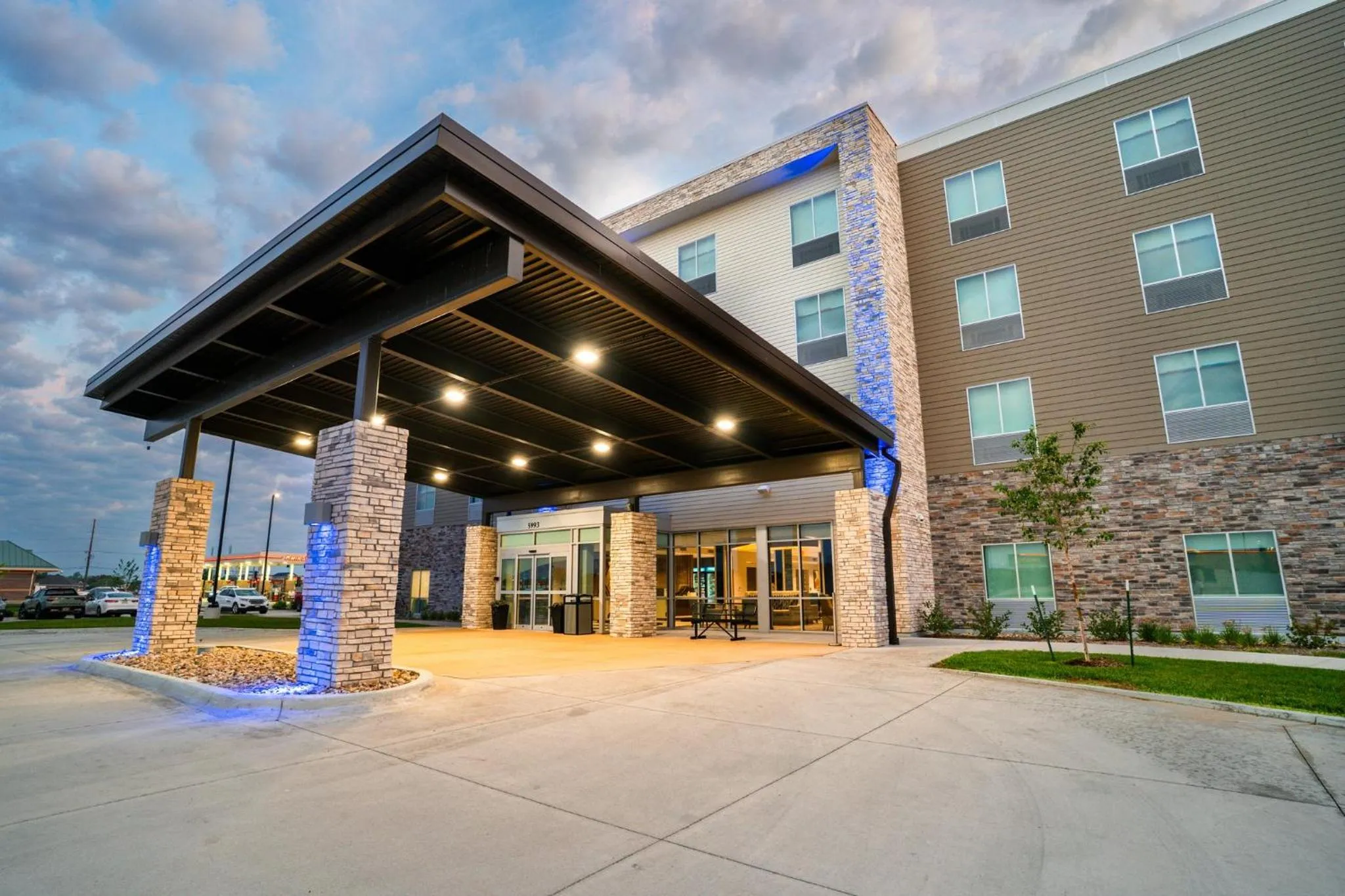 Property building in Holiday Inn Express & Suites Cedar Rapids NE - Marion by IHG