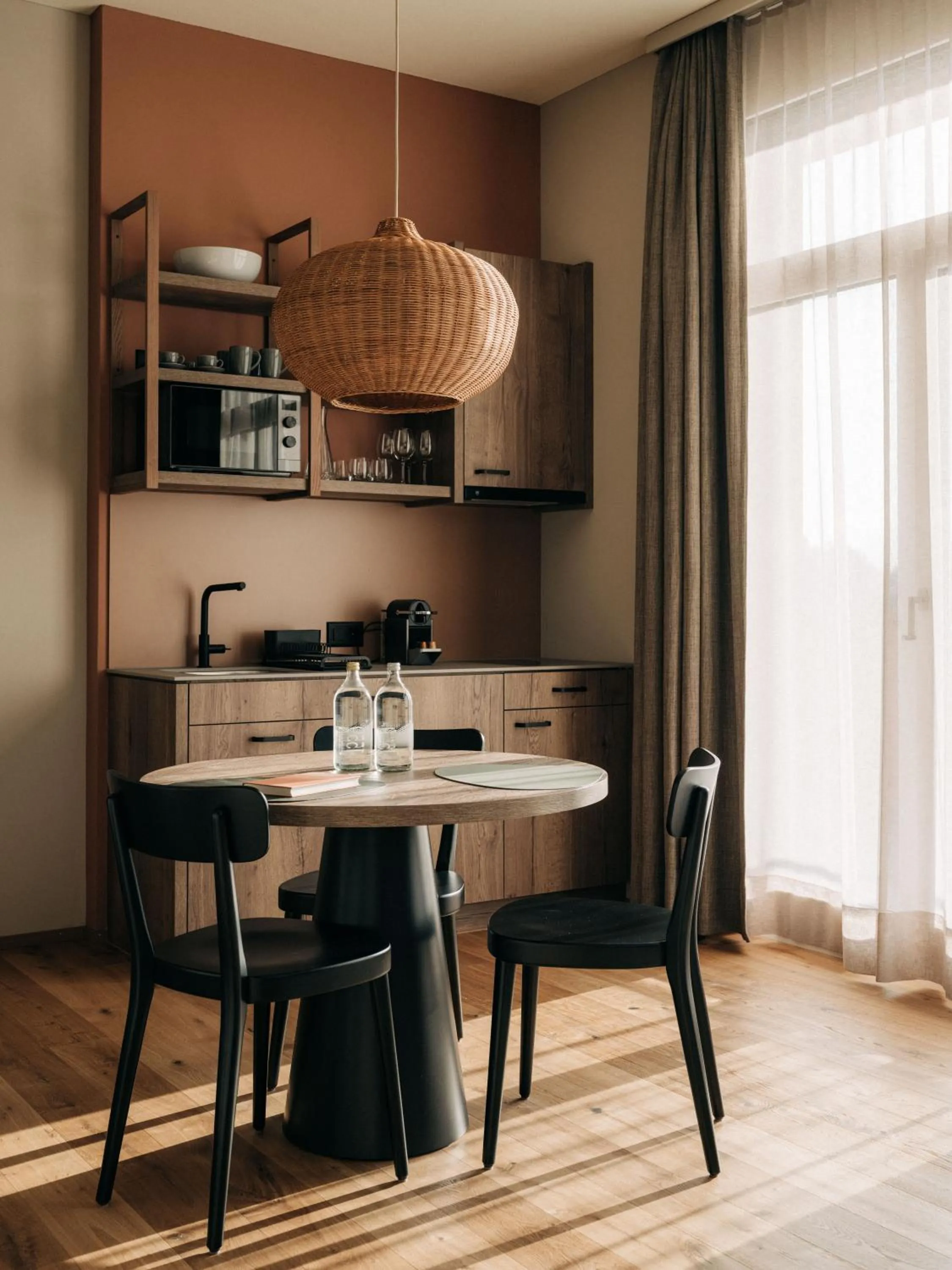 Dining area in KURVE Apartments & Lounge