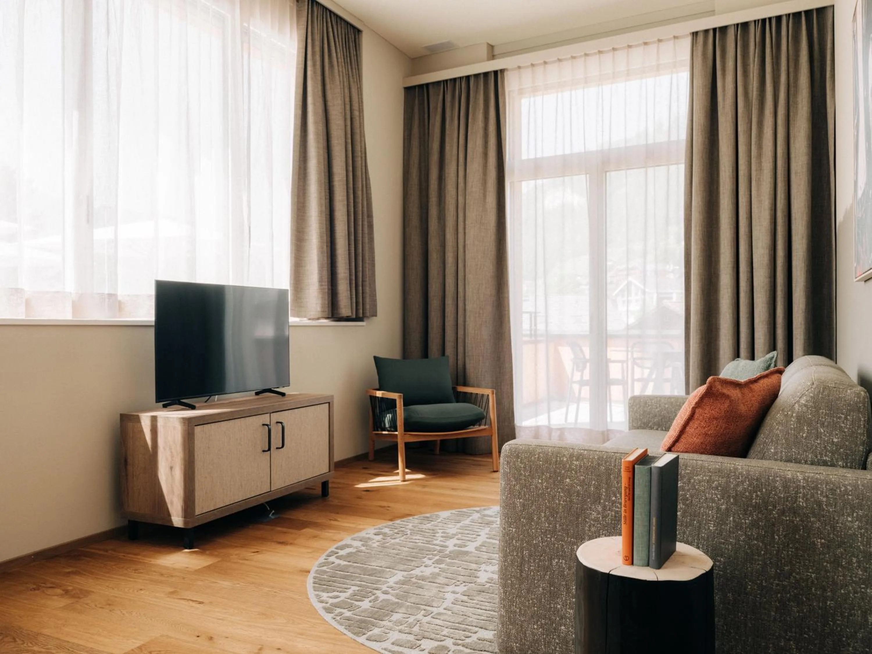 TV and multimedia in KURVE Apartments & Lounge