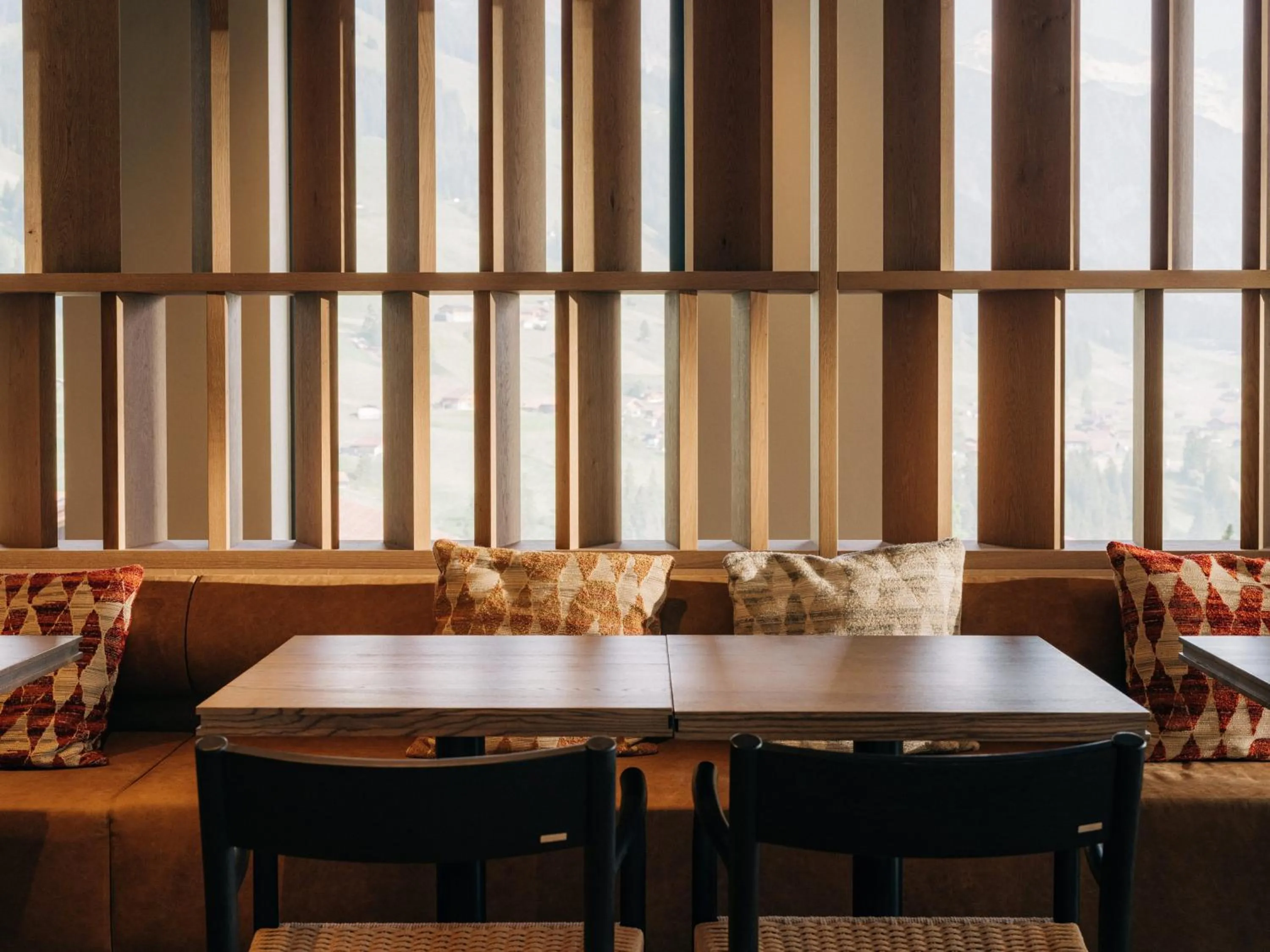 Restaurant/places to eat in KURVE Apartments & Lounge