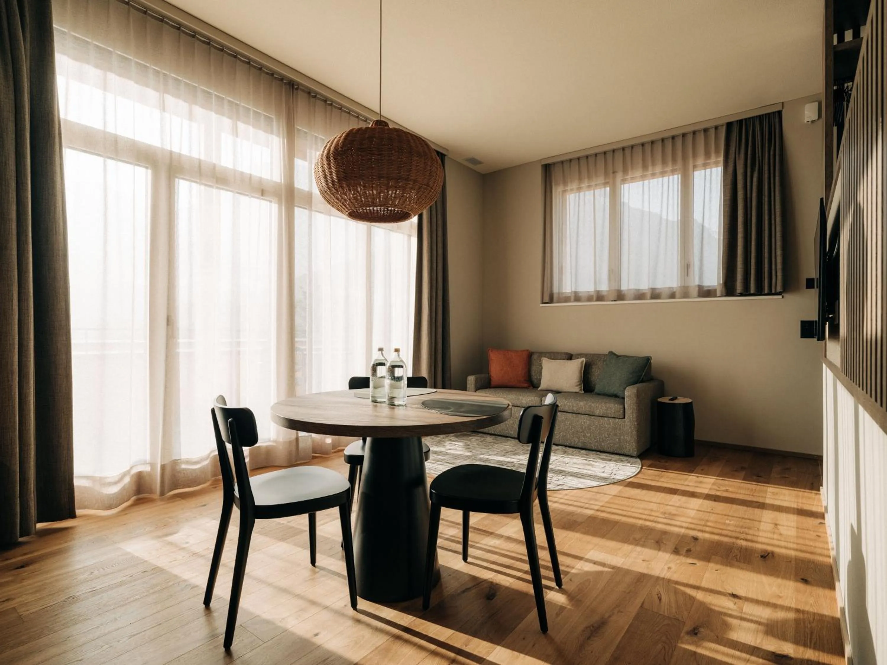 Photo of the whole room in KURVE Apartments & Lounge