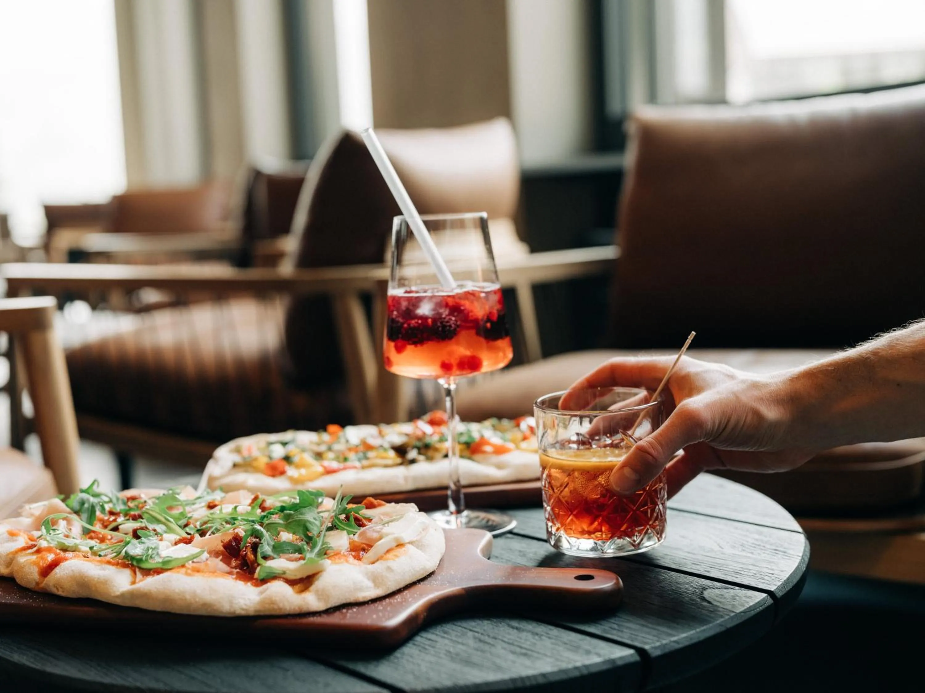 Restaurant/places to eat in KURVE Apartments & Lounge