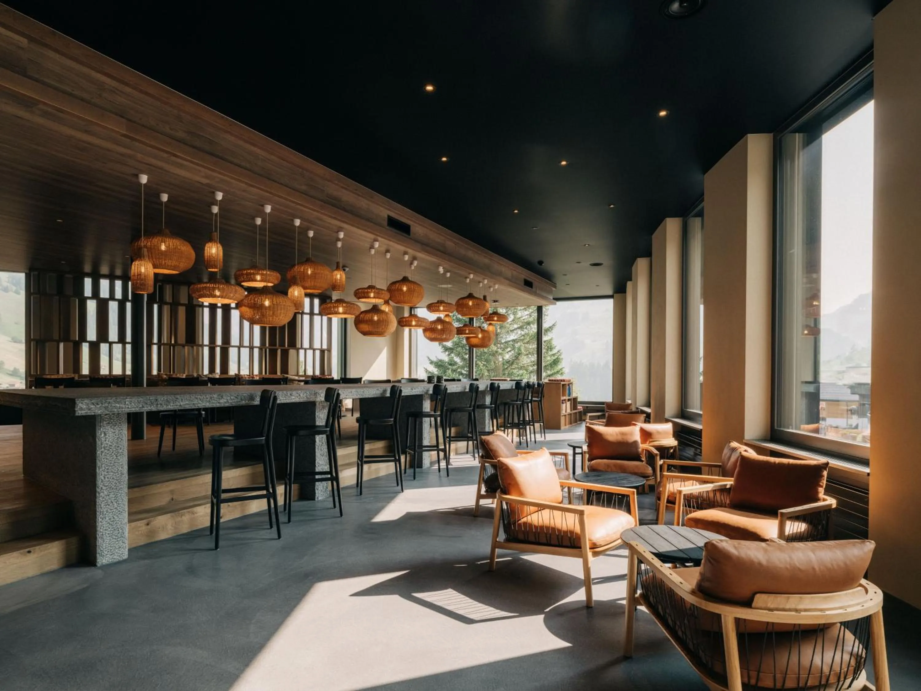 Restaurant/places to eat in KURVE Apartments & Lounge