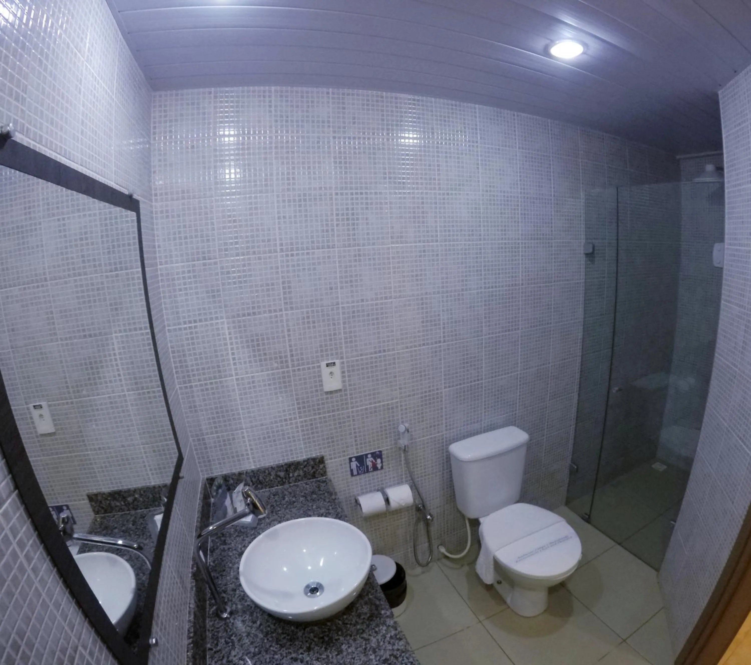 Shower in GoldMen Vila do Mar Natal