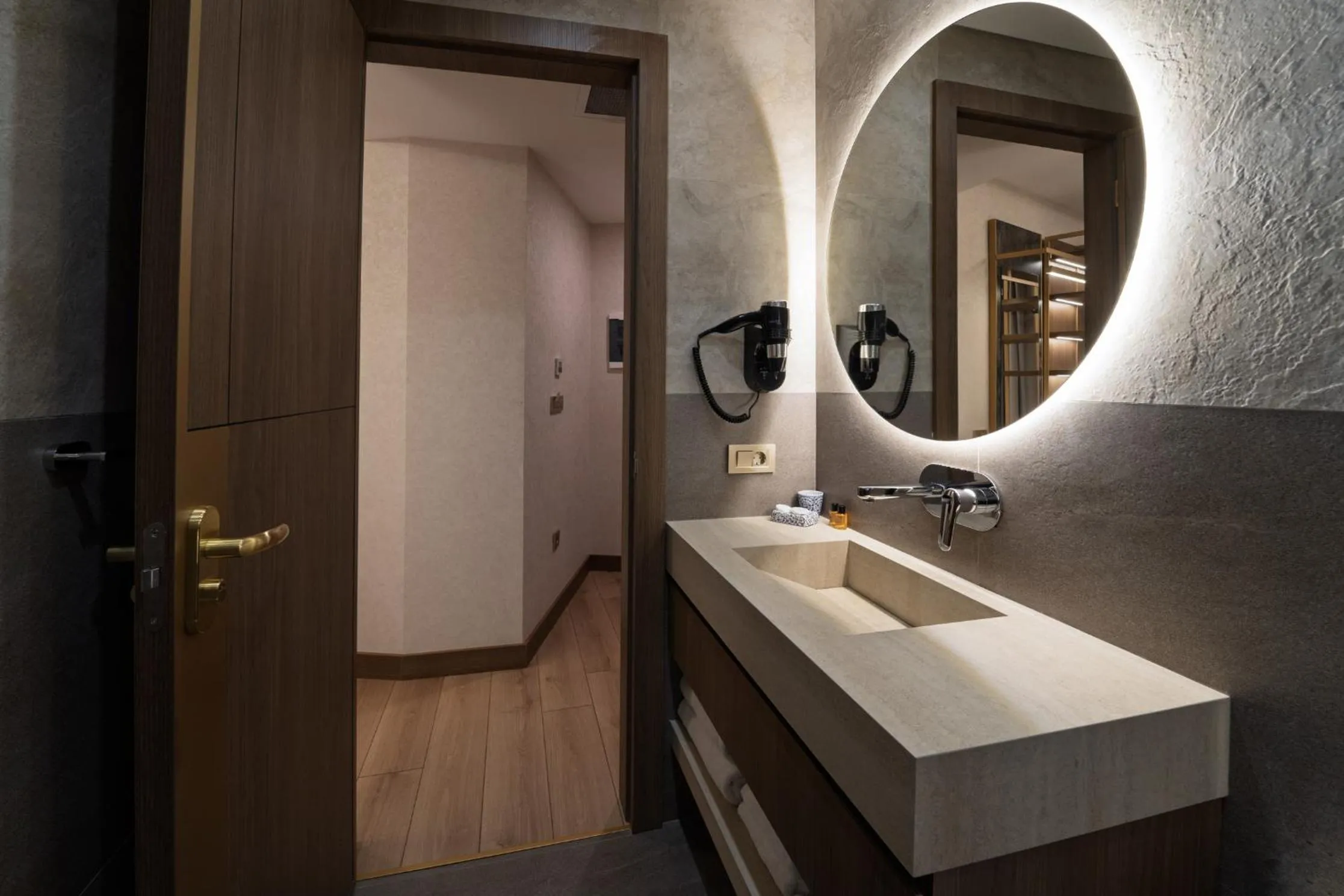 Bathroom in Erba Hotel