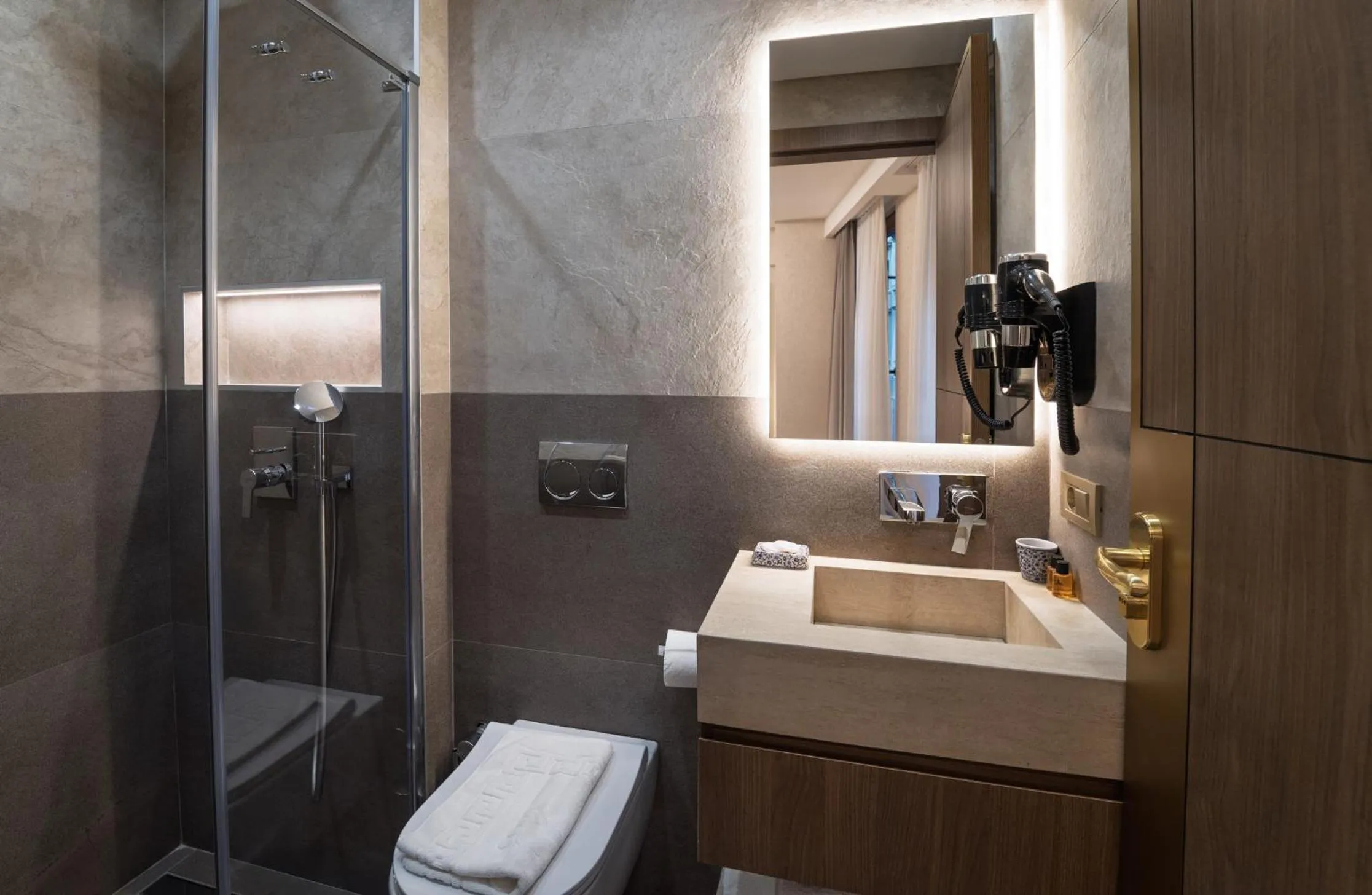 Shower in Erba Hotel