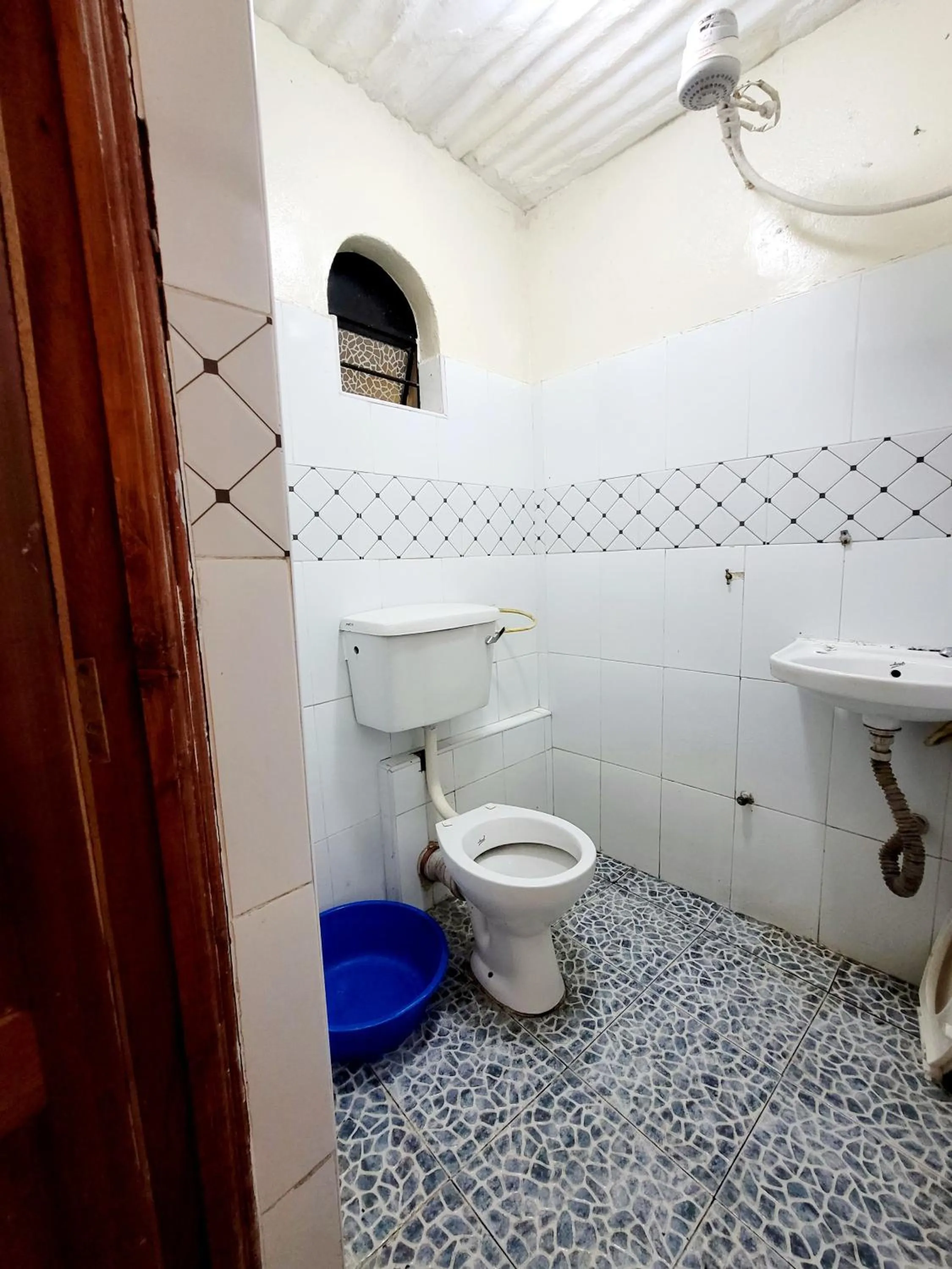 Shower in Nairobi City Space Hotel