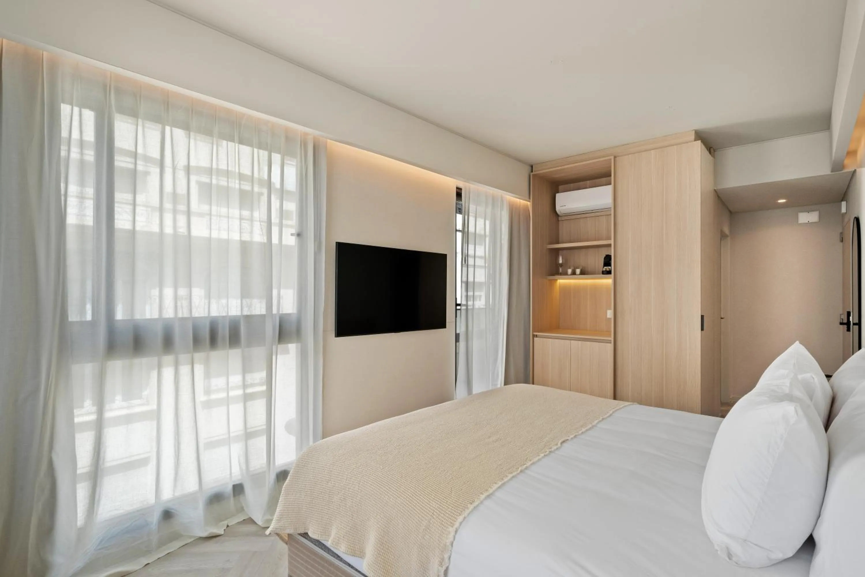 Photo of the whole room, Bed in Vilon Recoleta Hotel