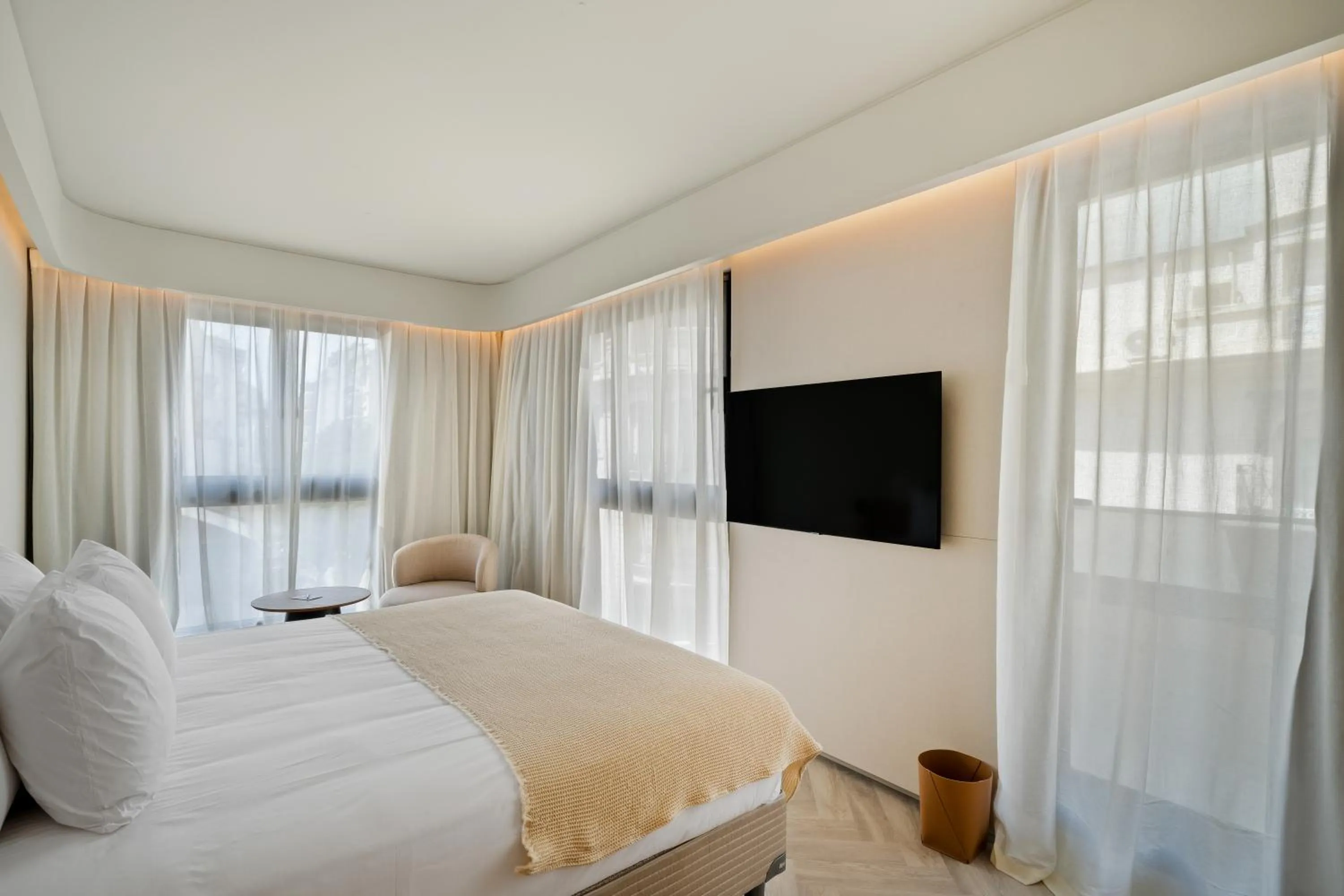 Photo of the whole room, Bed in Vilon Recoleta Hotel