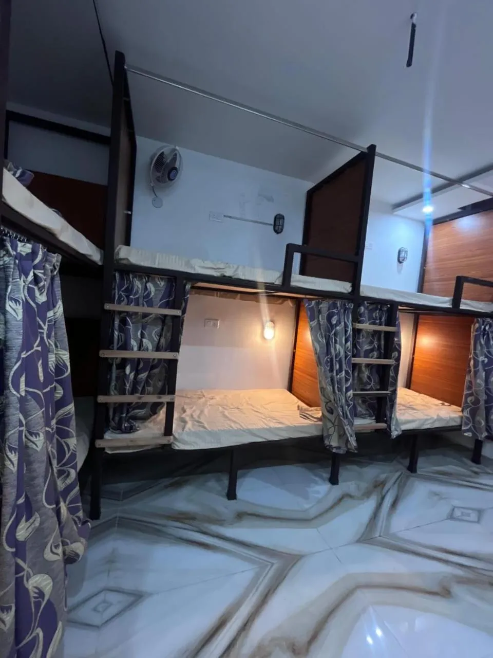 bunk bed in Backpackers Station