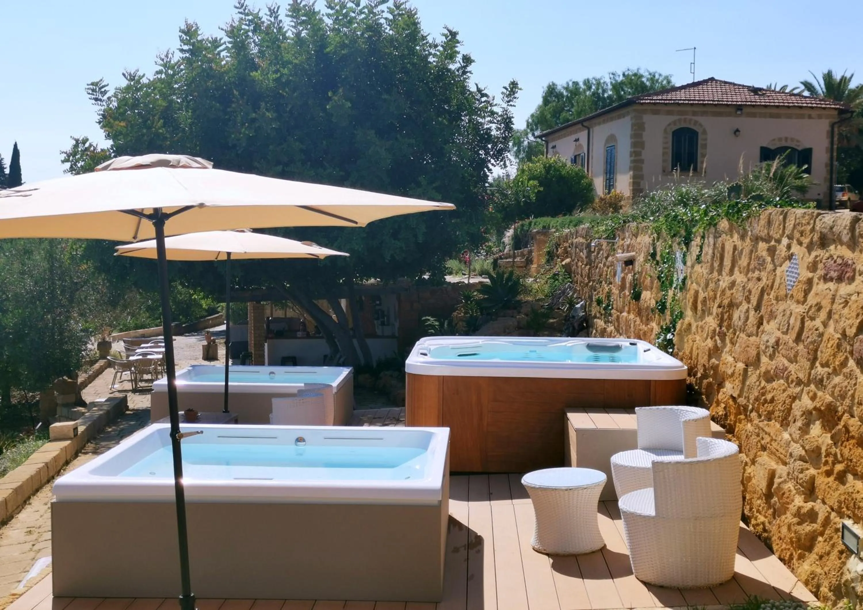 Hot Tub in Villa La Lumia B&B Suites & Apartments