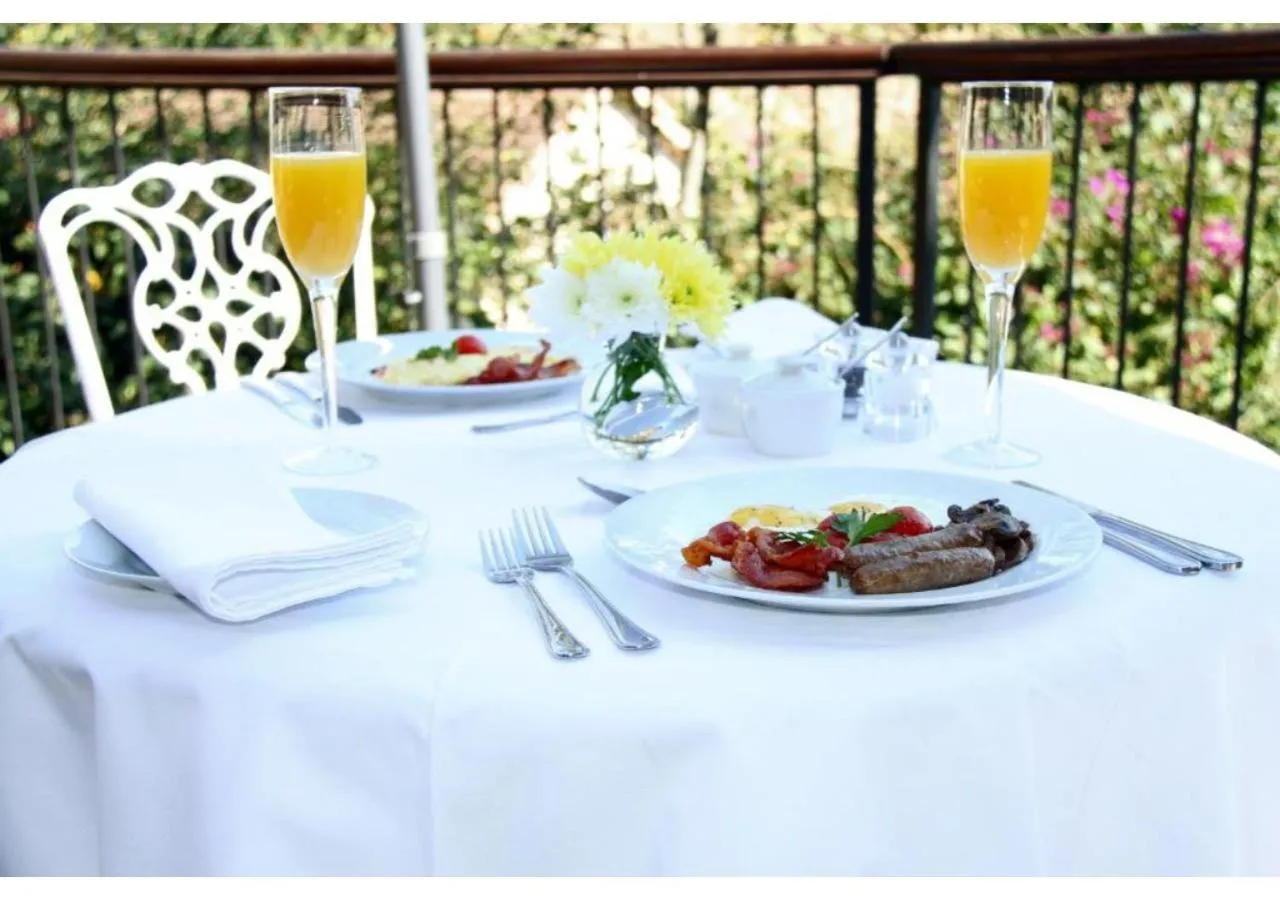 Food and drinks in Sheppard Boutique Hotel