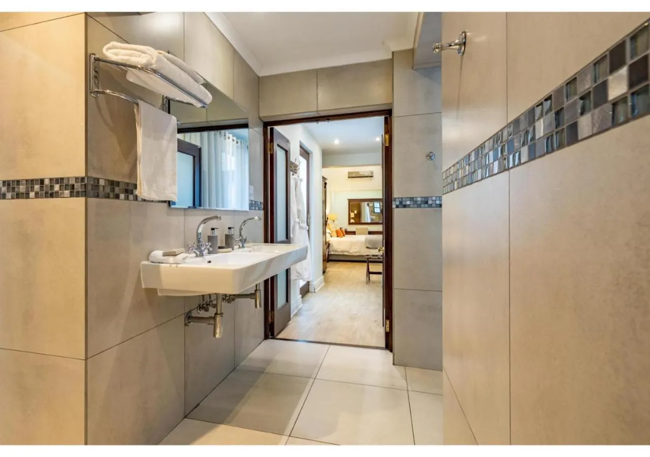 Shower in Sheppard Boutique Hotel