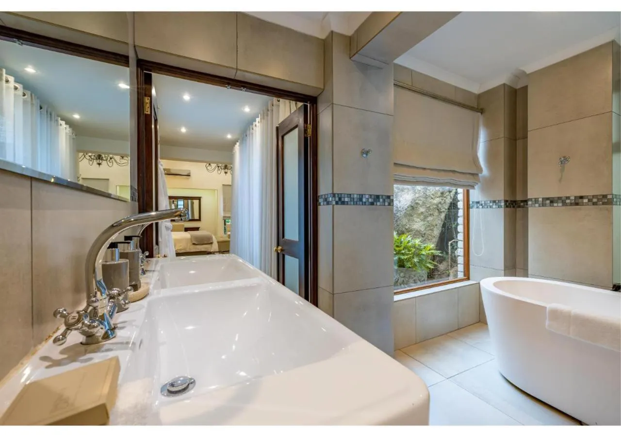 Bathroom in Sheppard Boutique Hotel