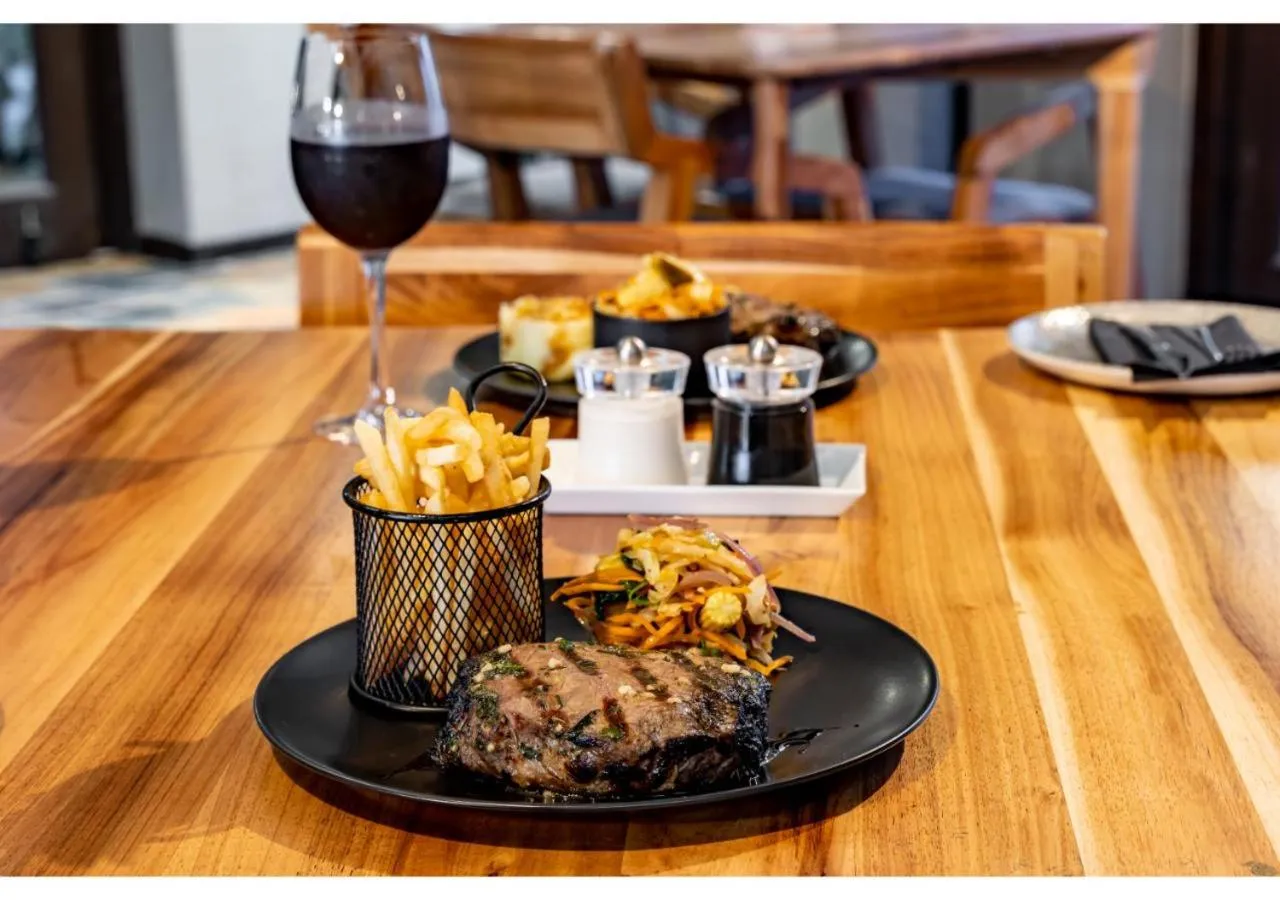 Restaurant/places to eat in Sheppard Boutique Hotel