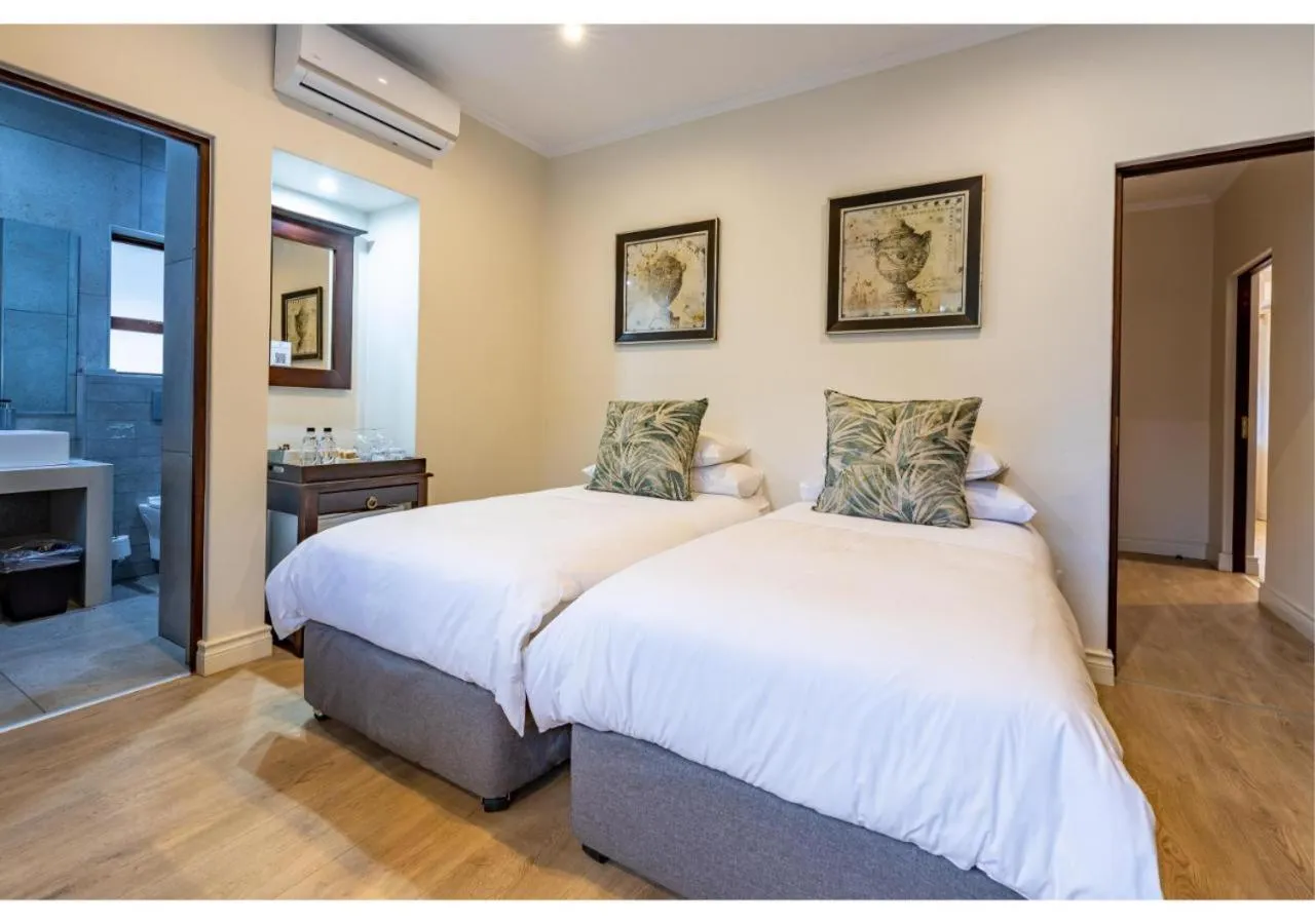 Photo of the whole room, Bed in Sheppard Boutique Hotel