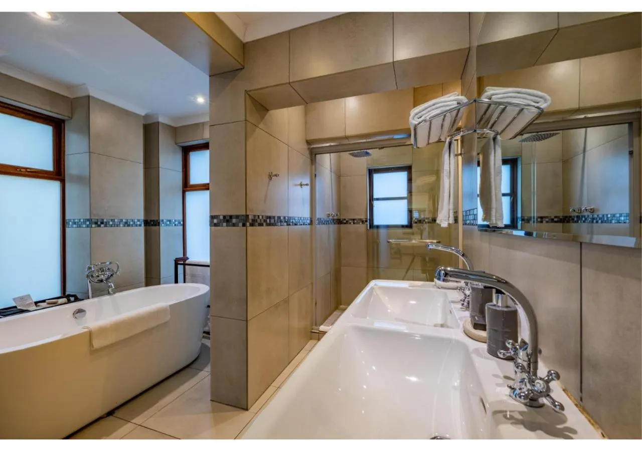 Shower in Sheppard Boutique Hotel