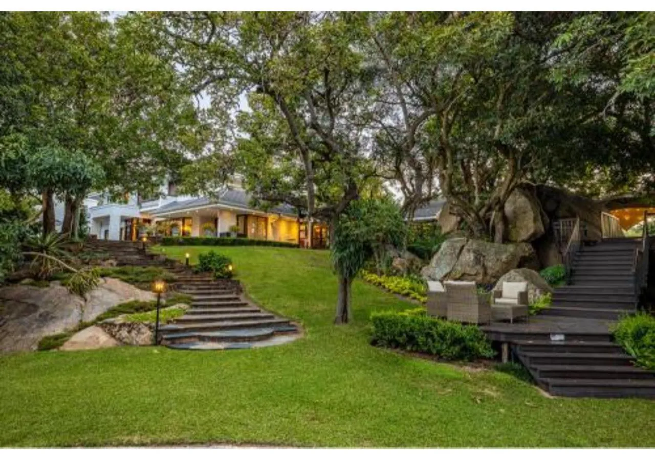 Property building in Sheppard Boutique Hotel