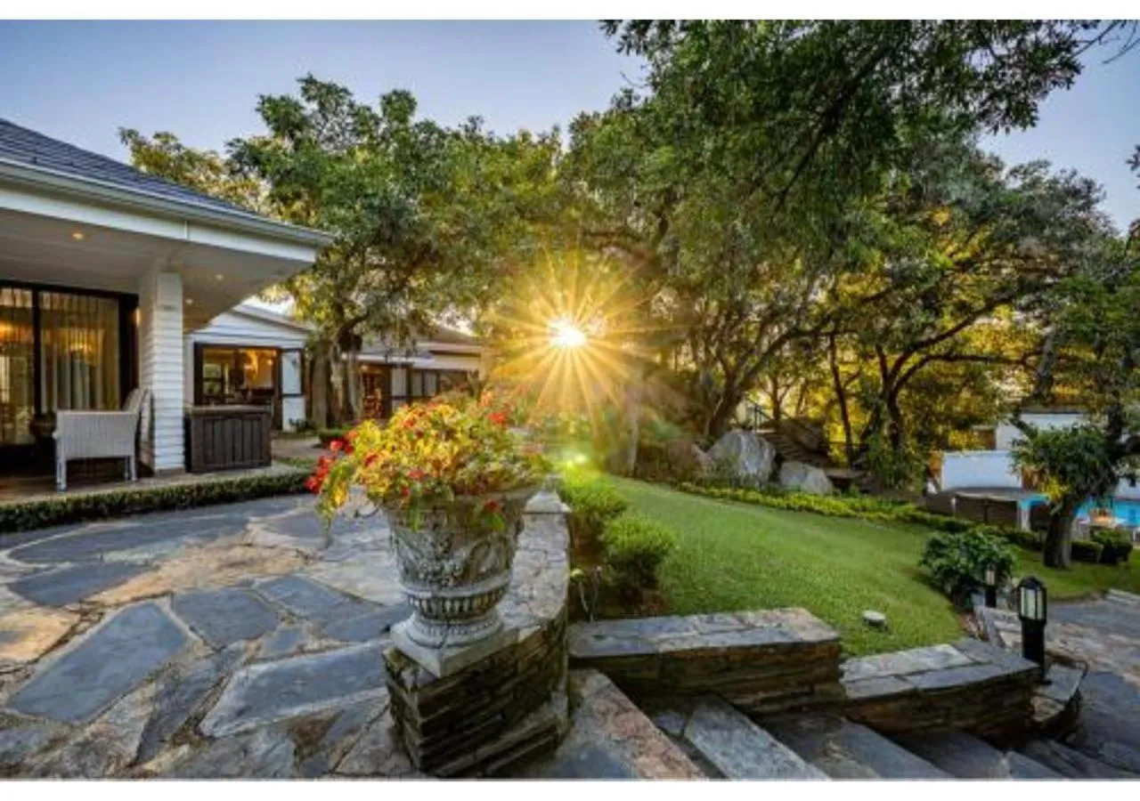 Property building in Sheppard Boutique Hotel