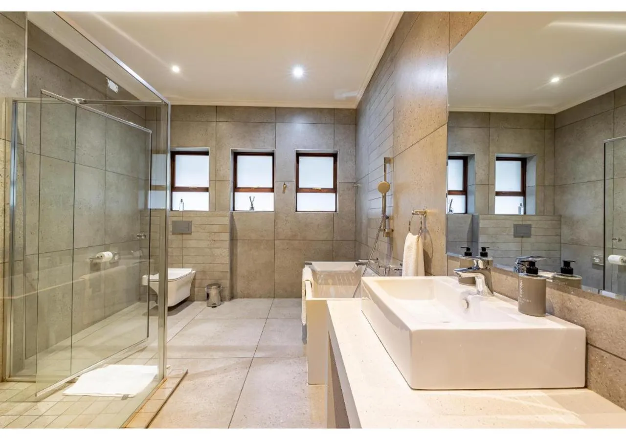 Shower in Sheppard Boutique Hotel