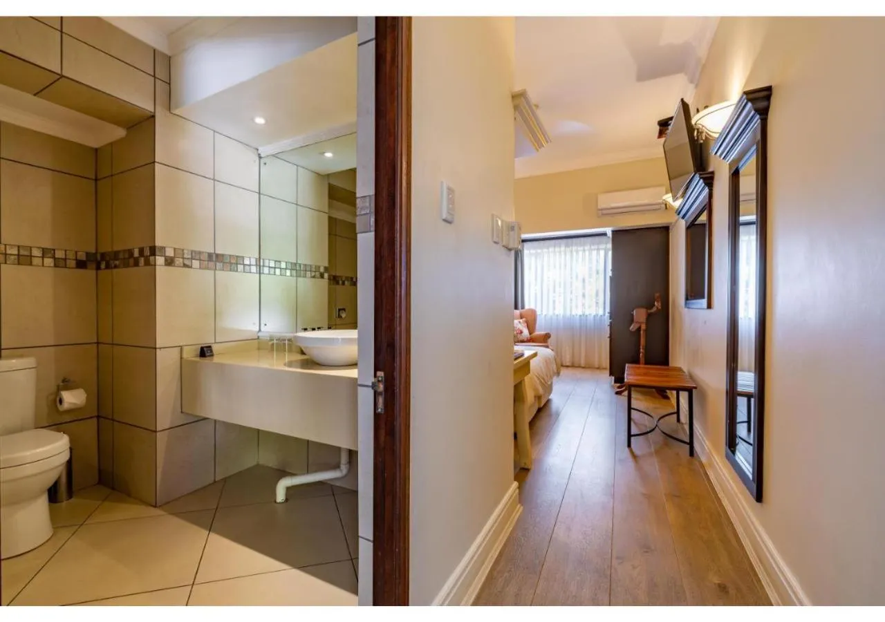 Shower in Sheppard Boutique Hotel